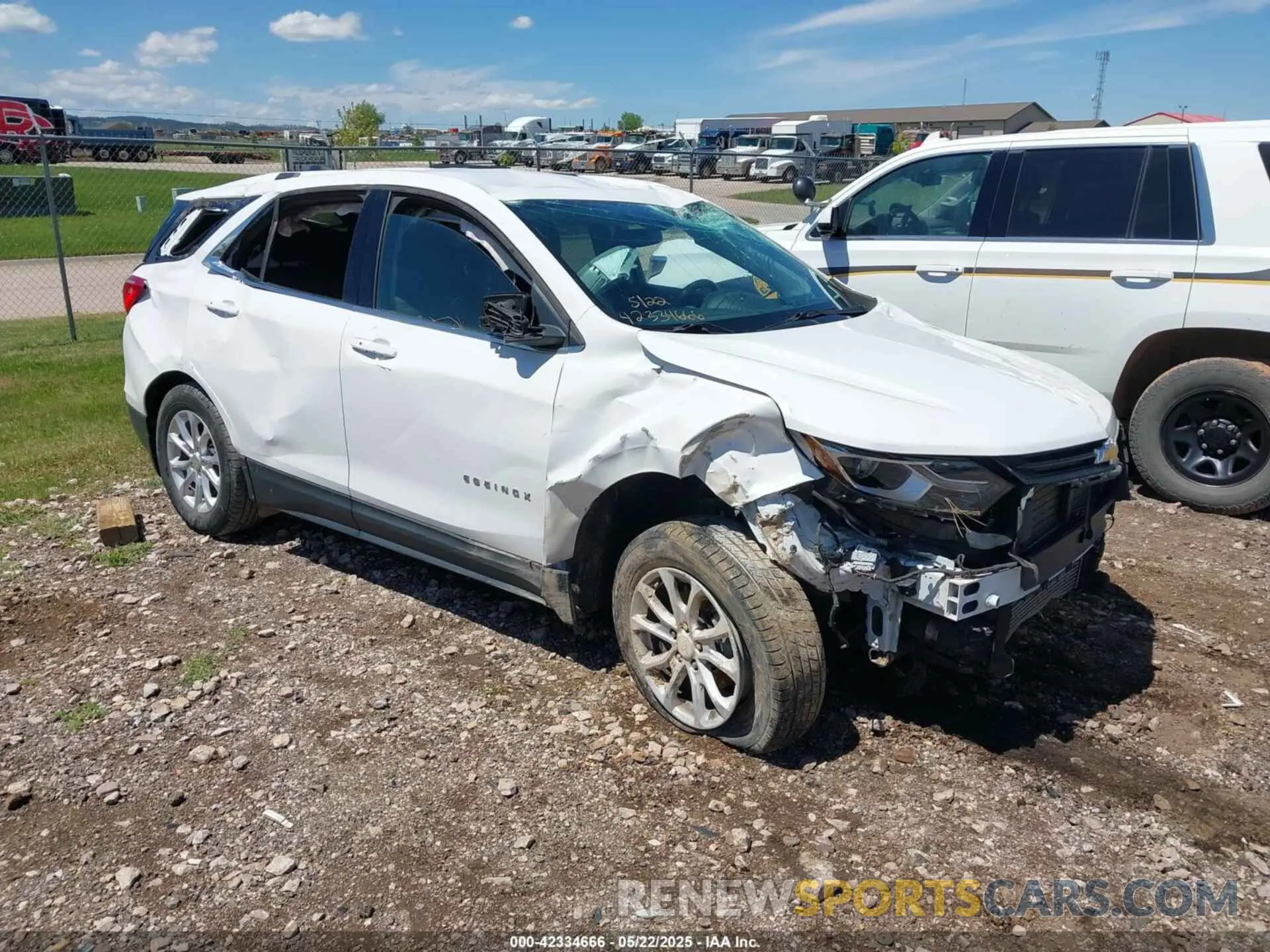 1 Photograph of a damaged car 3GNAXUEV9KL105306 CHEVROLET EQUINOX 2019