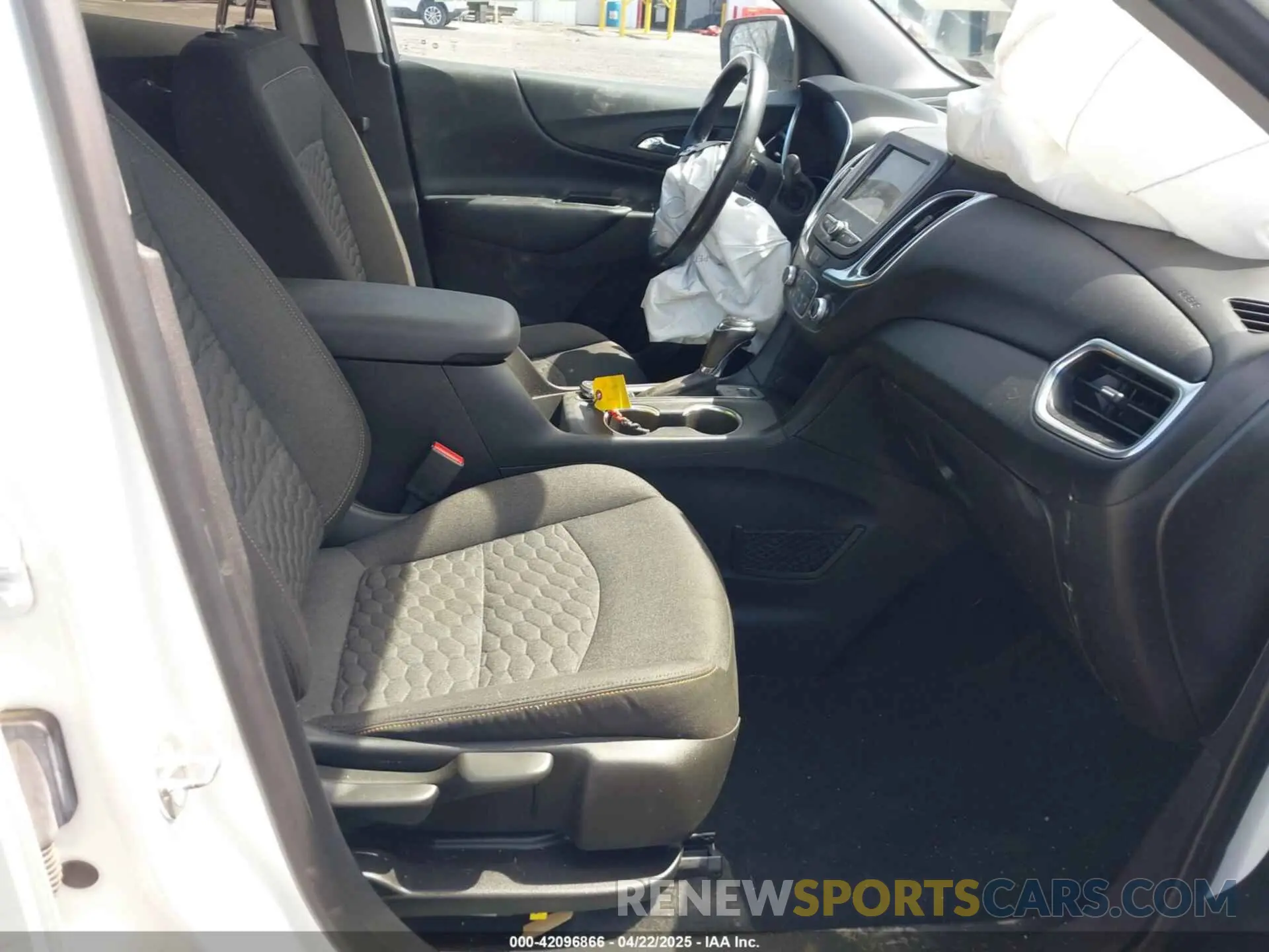 5 Photograph of a damaged car 3GNAXUEV9KS508126 CHEVROLET EQUINOX 2019