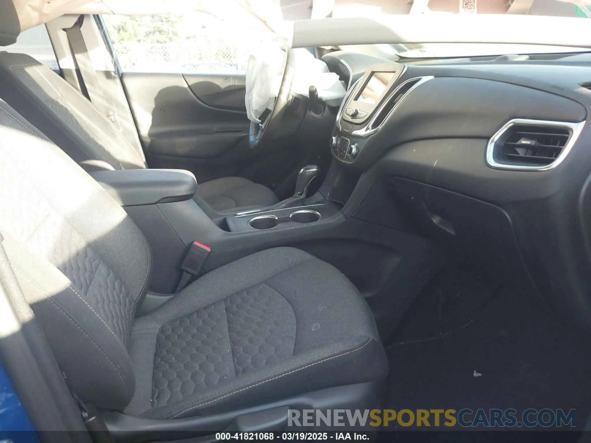 5 Photograph of a damaged car 3GNAXUEV9KS628184 CHEVROLET EQUINOX 2019
