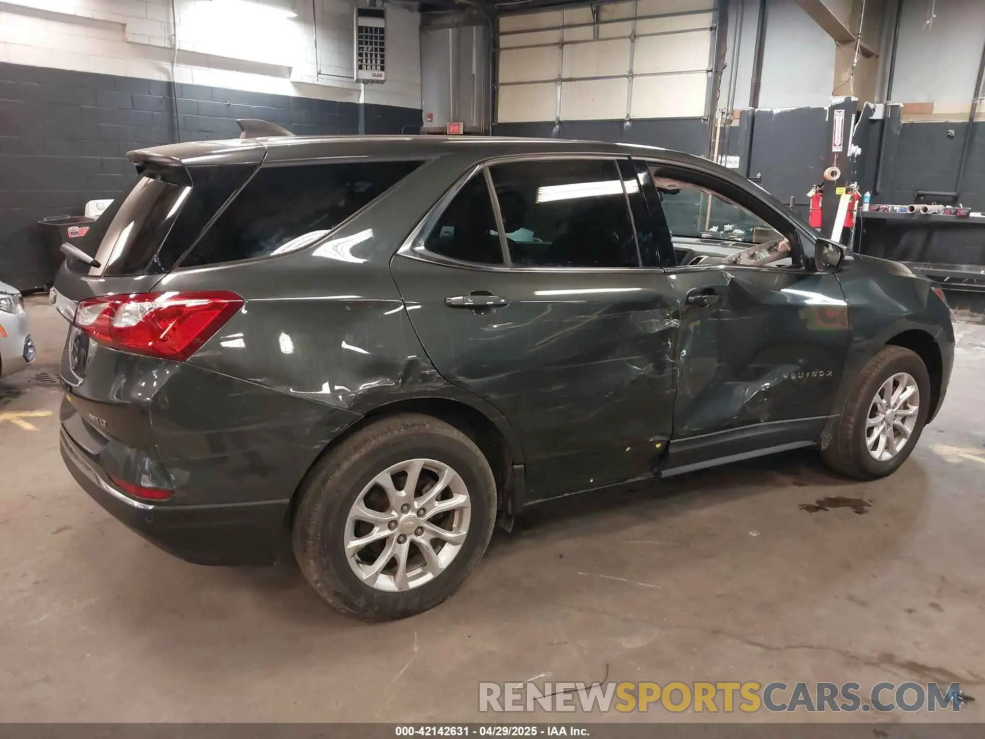 4 Photograph of a damaged car 3GNAXUEVXKS557142 CHEVROLET EQUINOX 2019