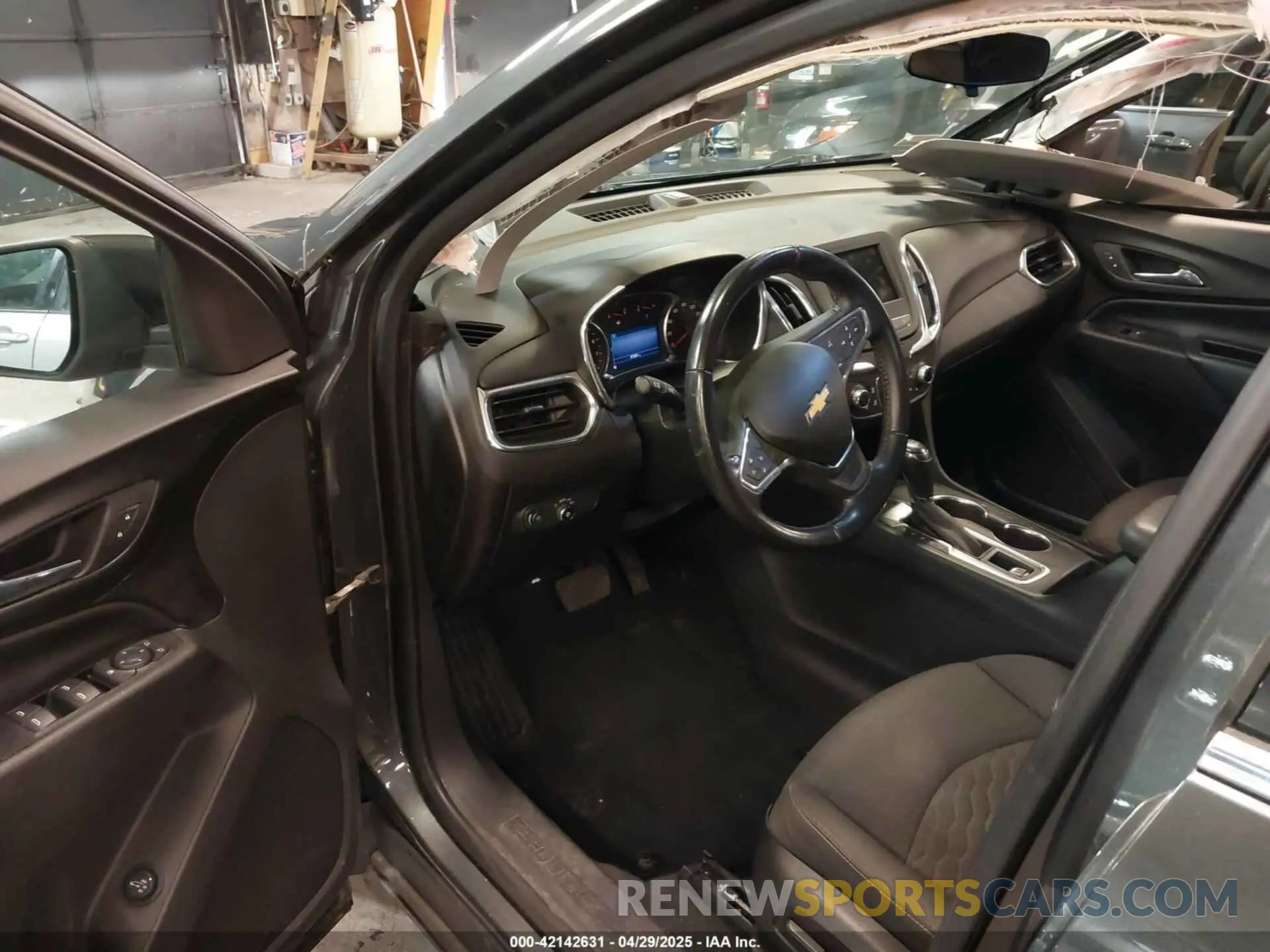 5 Photograph of a damaged car 3GNAXUEVXKS557142 CHEVROLET EQUINOX 2019