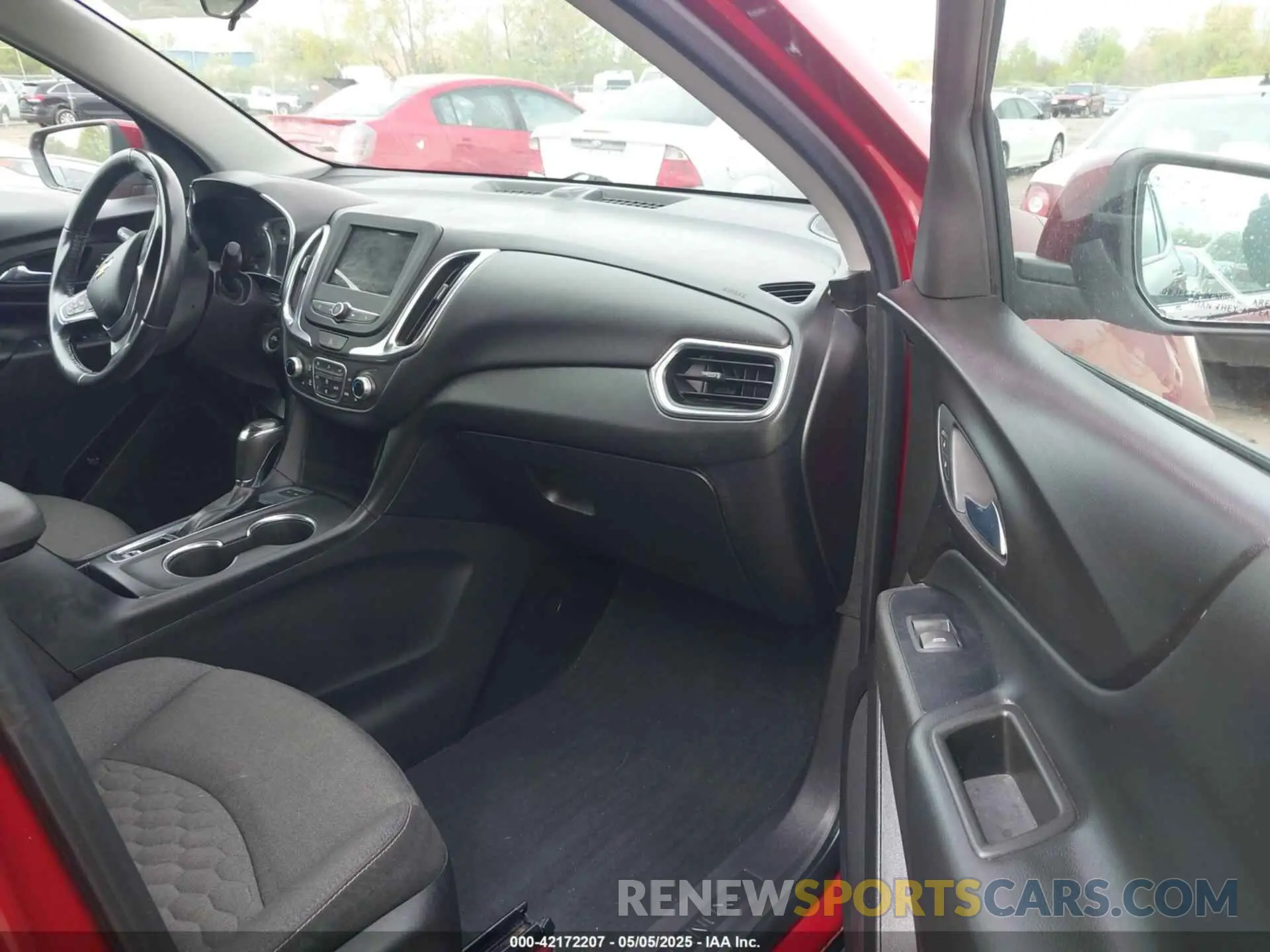 5 Photograph of a damaged car 3GNAXVEX6KS568310 CHEVROLET EQUINOX 2019
