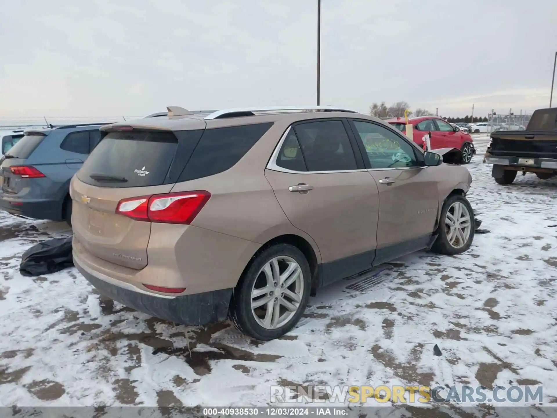 4 Photograph of a damaged car 3GNAXXEV0KL101968 CHEVROLET EQUINOX 2019