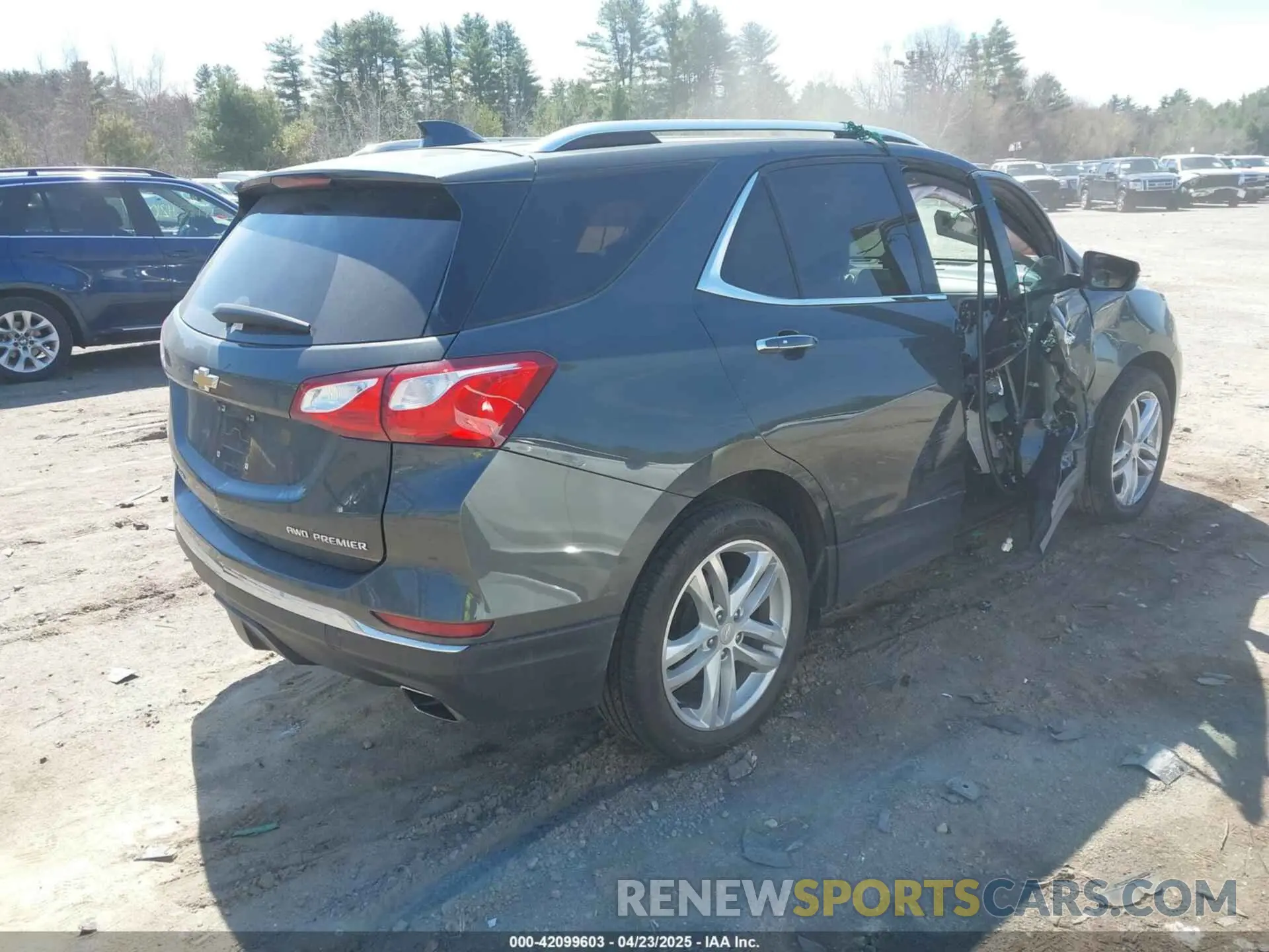 4 Photograph of a damaged car 3GNAXYEX8KS658334 CHEVROLET EQUINOX 2019
