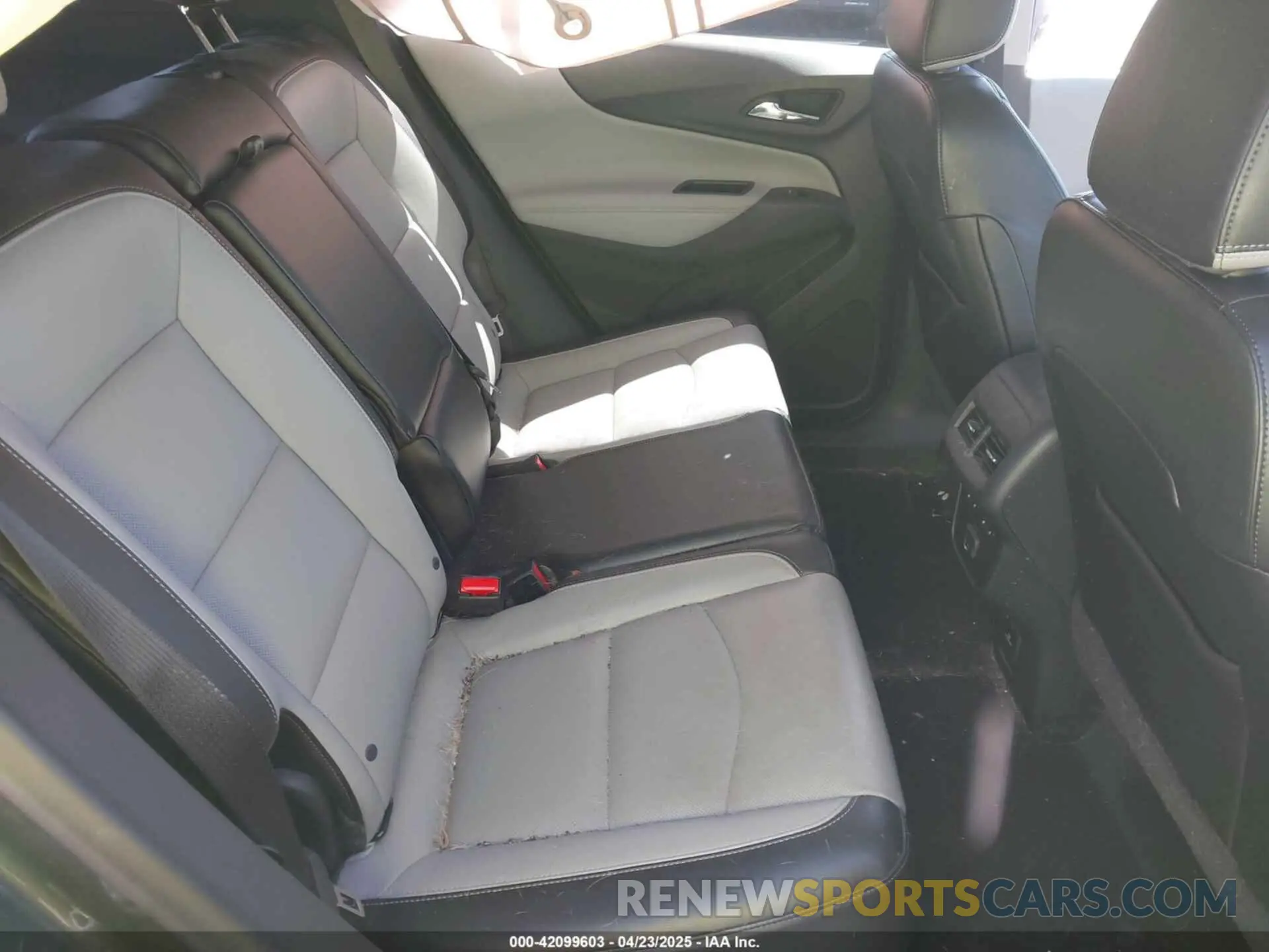 8 Photograph of a damaged car 3GNAXYEX8KS658334 CHEVROLET EQUINOX 2019