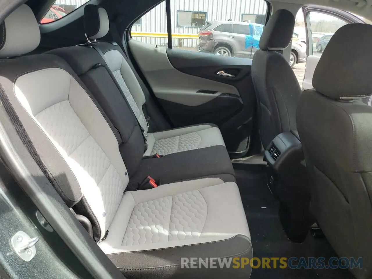 10 Photograph of a damaged car 2GNAX5EV0L6201871 CHEVROLET EQUINOX 2020