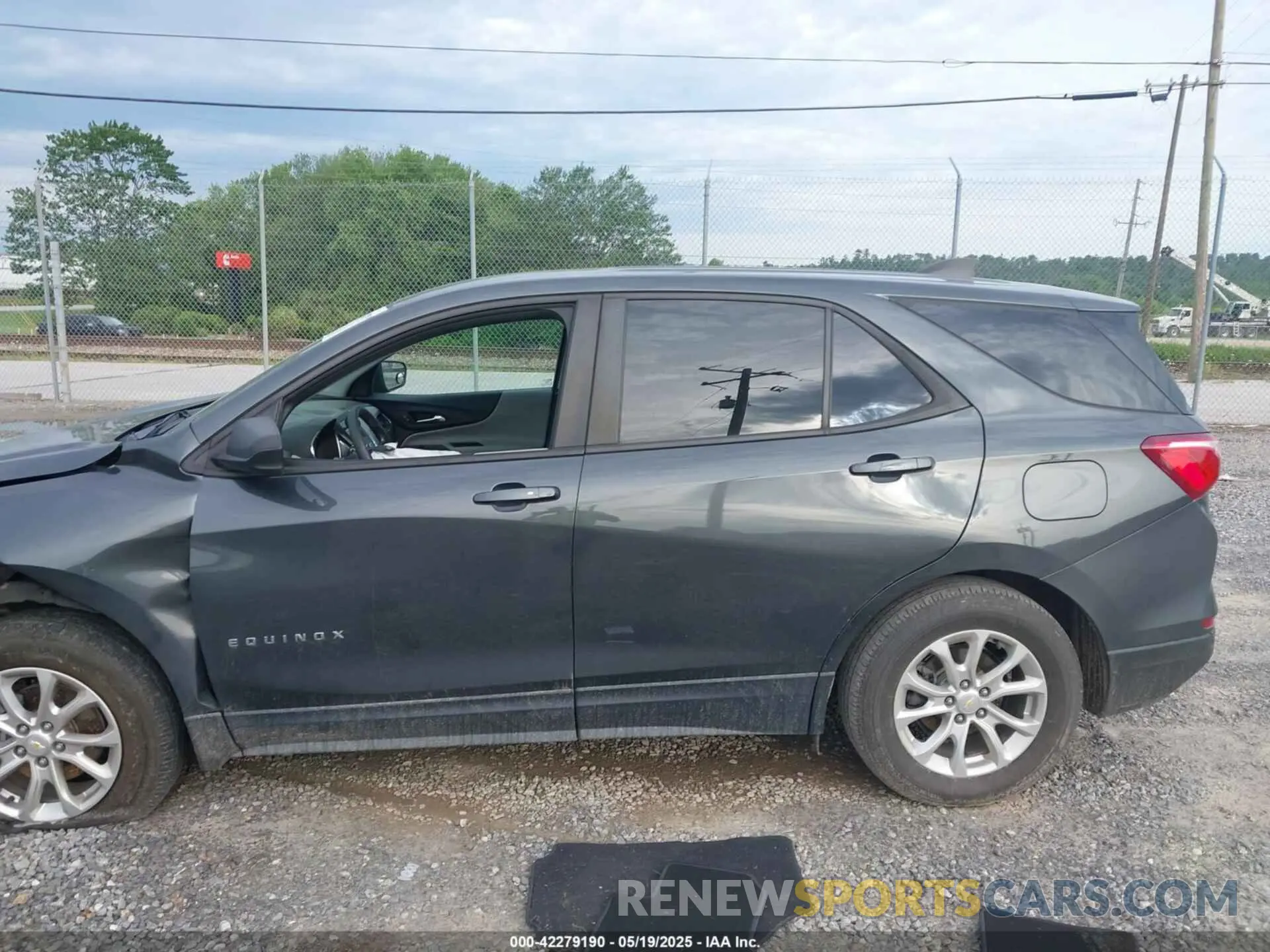 14 Photograph of a damaged car 2GNAX5EV1L6242235 CHEVROLET EQUINOX 2020