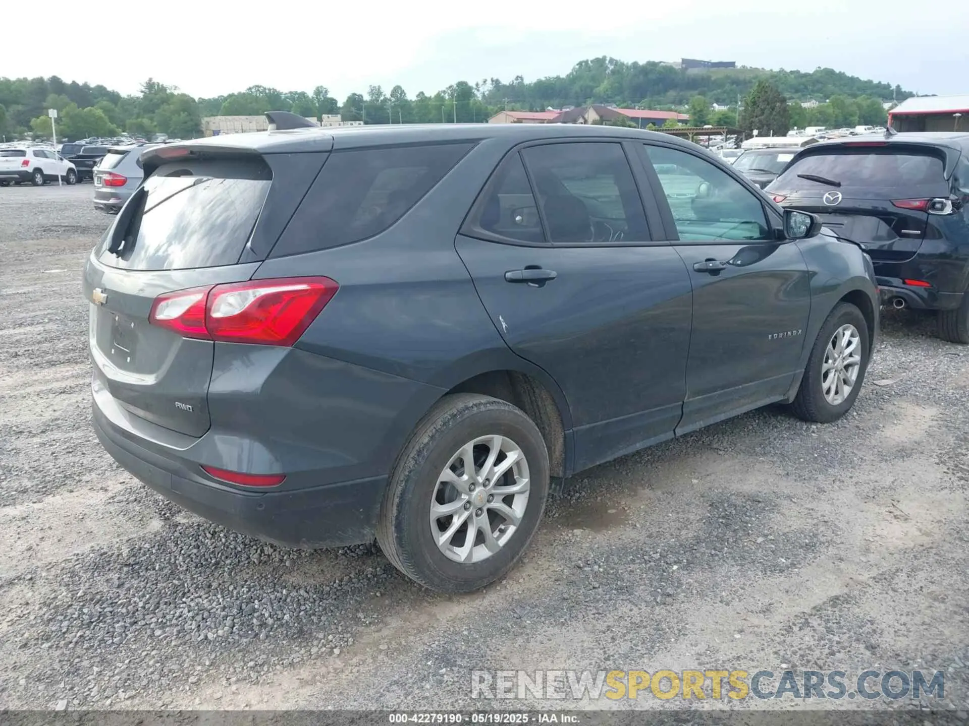 4 Photograph of a damaged car 2GNAX5EV1L6242235 CHEVROLET EQUINOX 2020