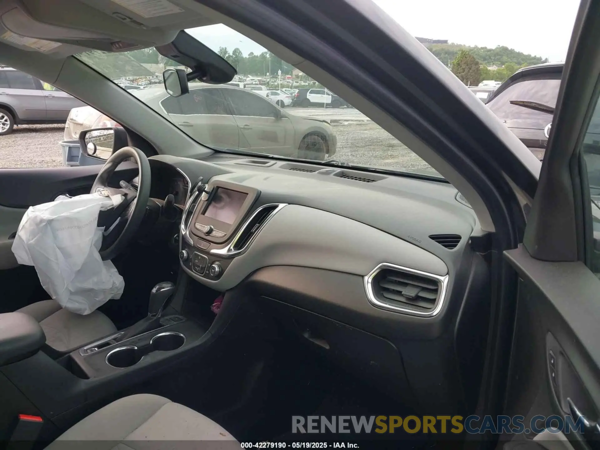 5 Photograph of a damaged car 2GNAX5EV1L6242235 CHEVROLET EQUINOX 2020