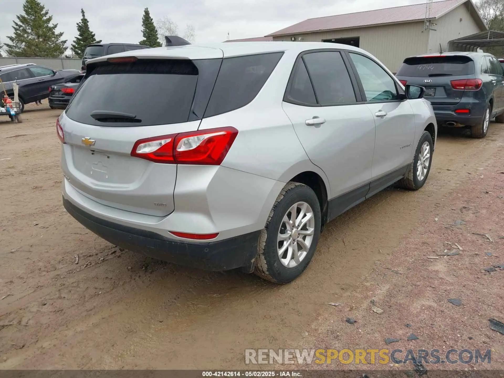 4 Photograph of a damaged car 2GNAX5EV2L6232295 CHEVROLET EQUINOX 2020