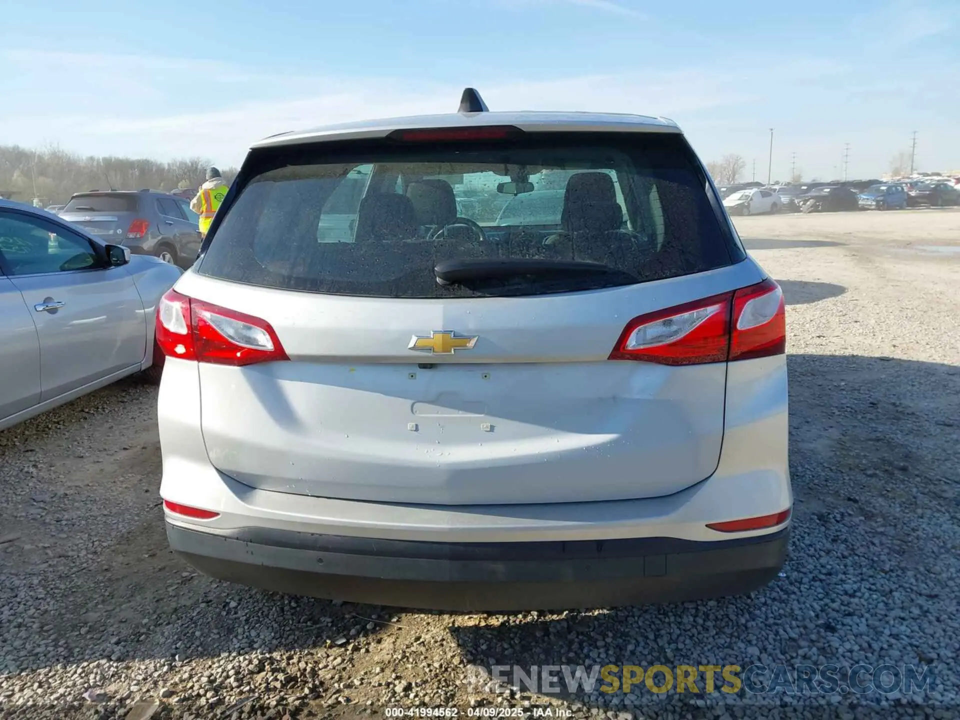 17 Photograph of a damaged car 2GNAX5EV3L6217482 CHEVROLET EQUINOX 2020