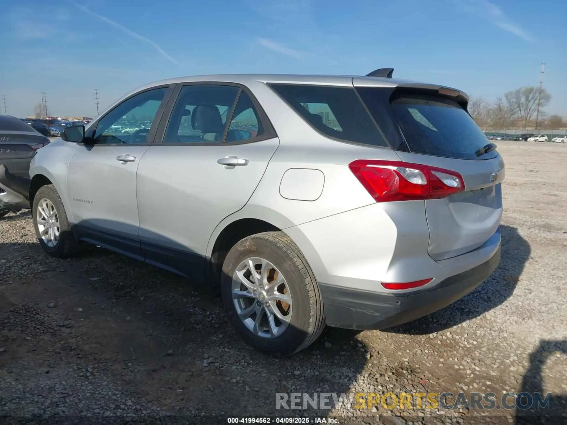 3 Photograph of a damaged car 2GNAX5EV3L6217482 CHEVROLET EQUINOX 2020