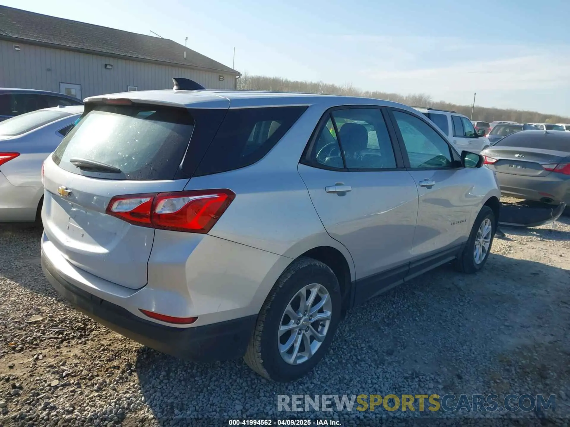 4 Photograph of a damaged car 2GNAX5EV3L6217482 CHEVROLET EQUINOX 2020