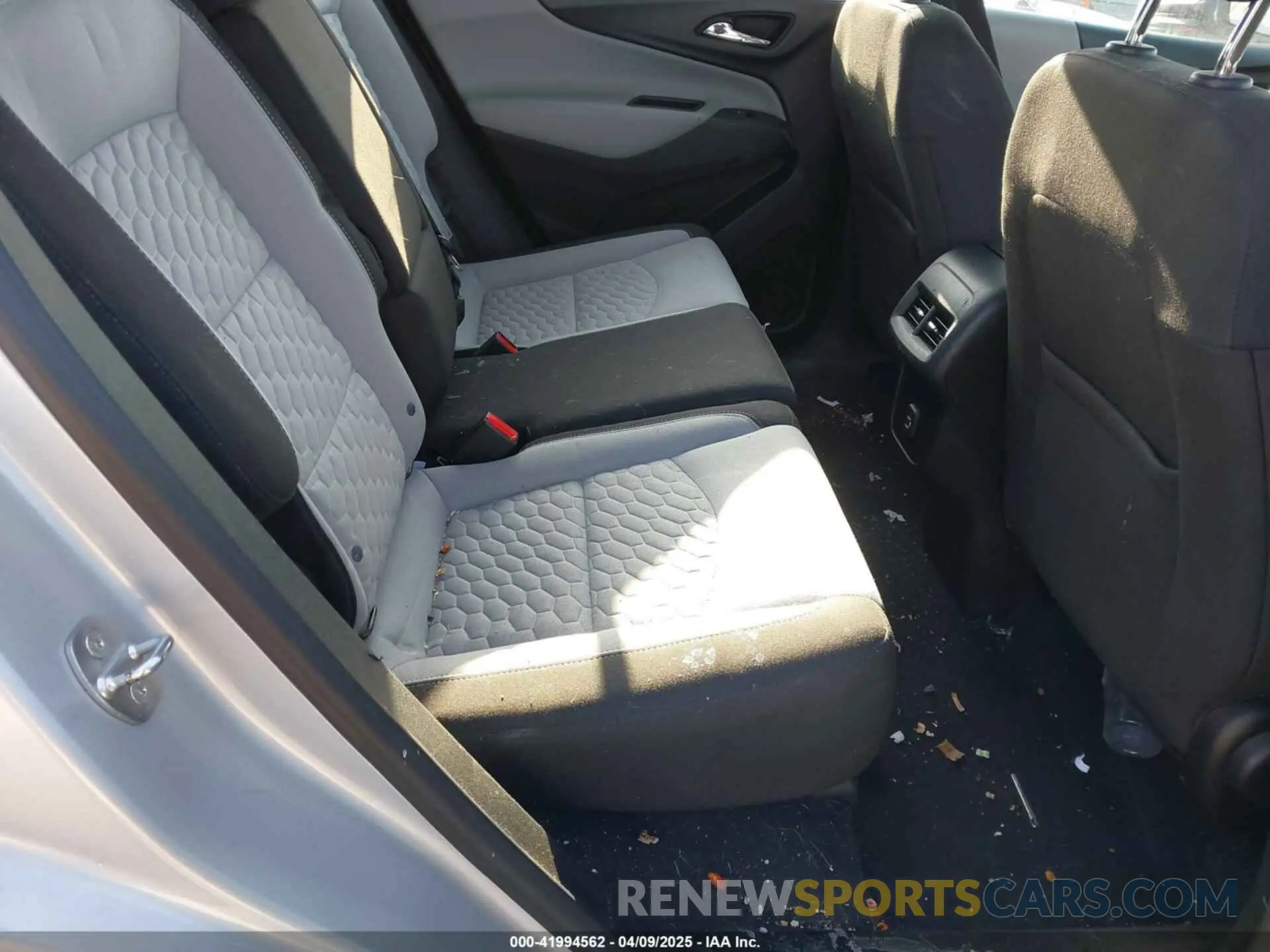 8 Photograph of a damaged car 2GNAX5EV3L6217482 CHEVROLET EQUINOX 2020