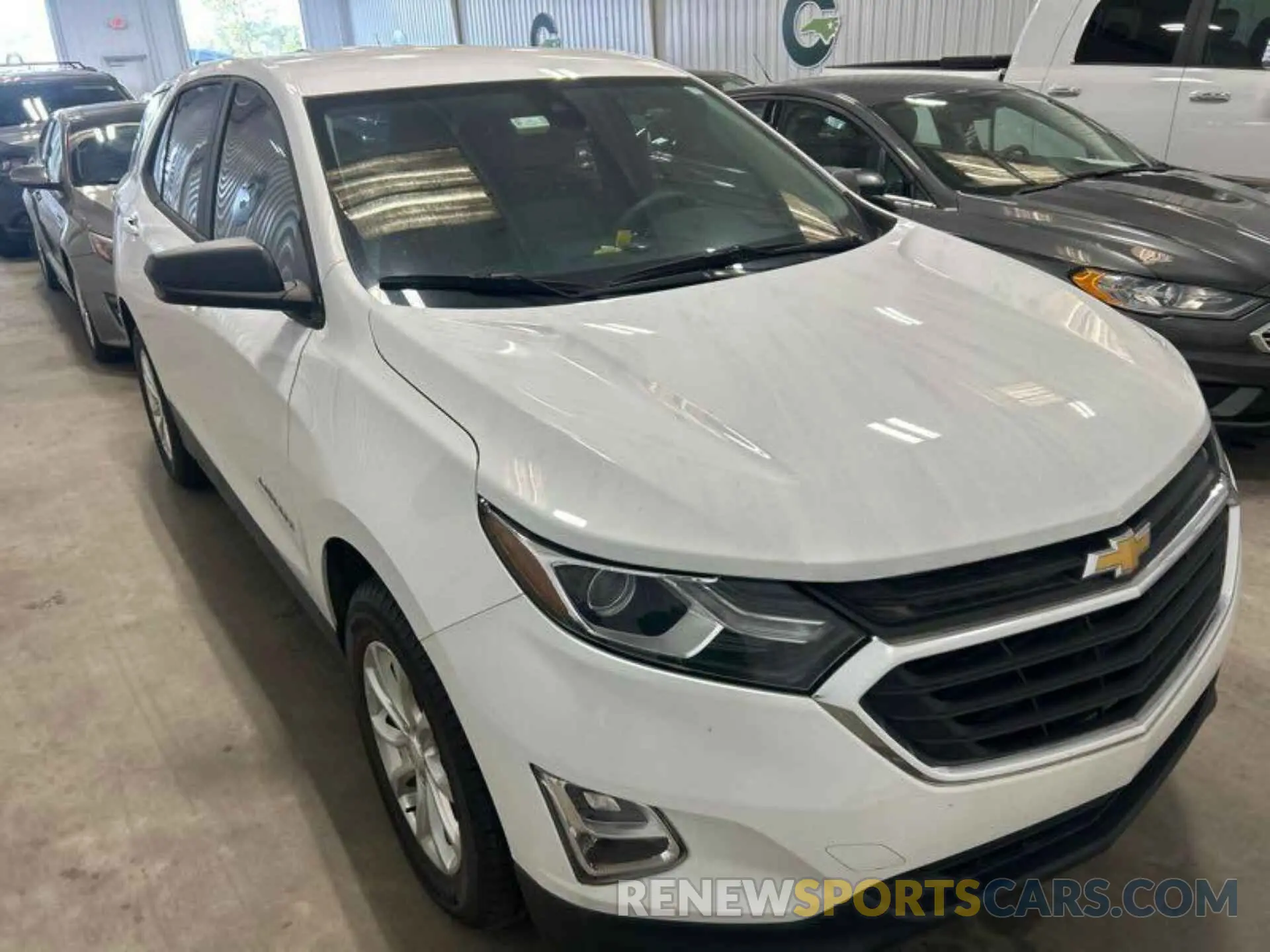 4 Photograph of a damaged car 2GNAX5EV6L6255966 CHEVROLET EQUINOX 2020