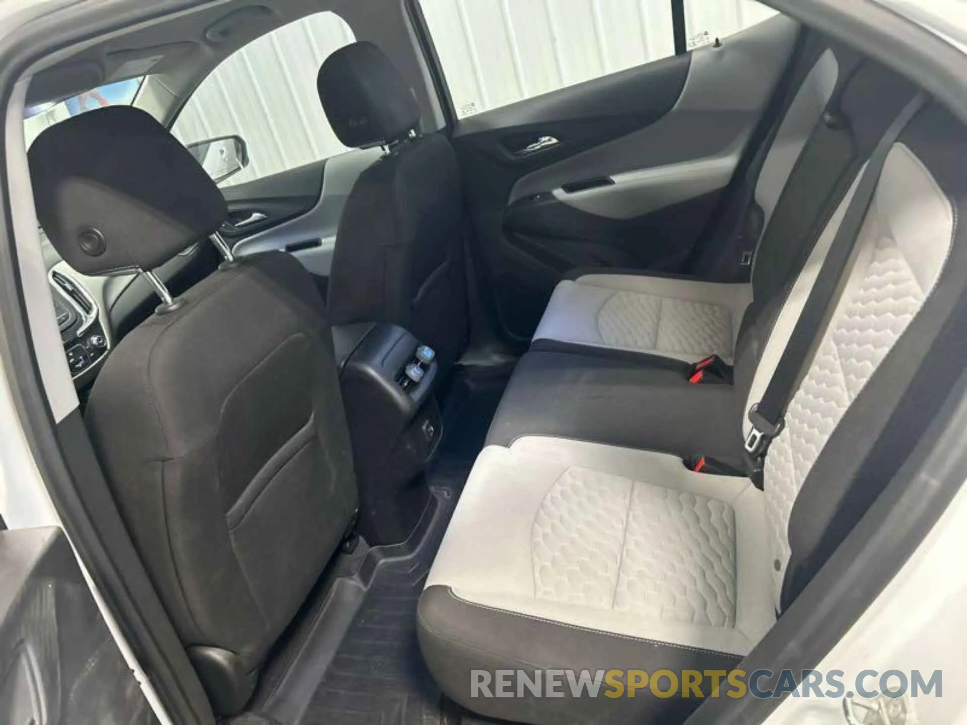 5 Photograph of a damaged car 2GNAX5EV6L6255966 CHEVROLET EQUINOX 2020