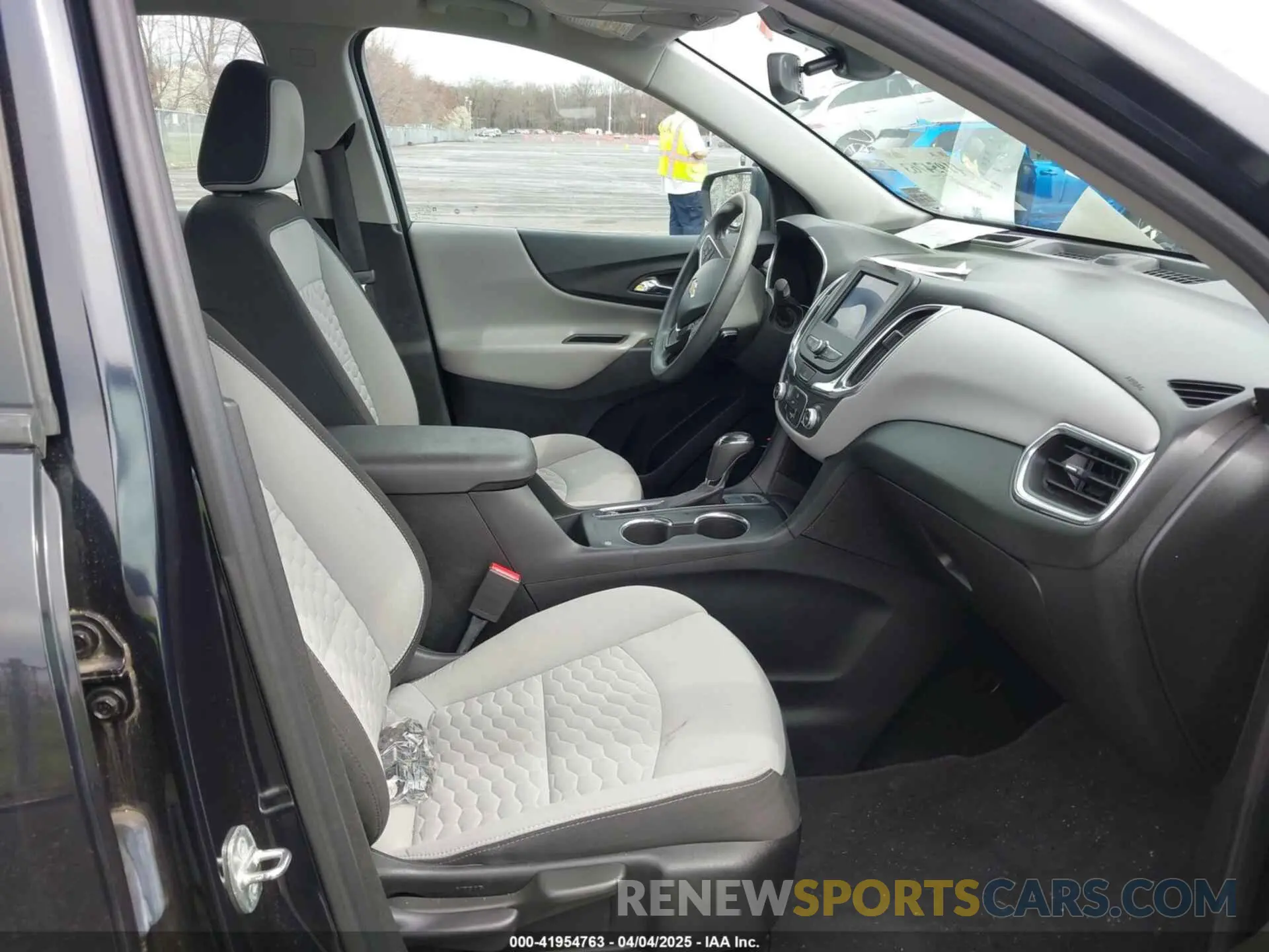 5 Photograph of a damaged car 2GNAX5EV7L6207540 CHEVROLET EQUINOX 2020