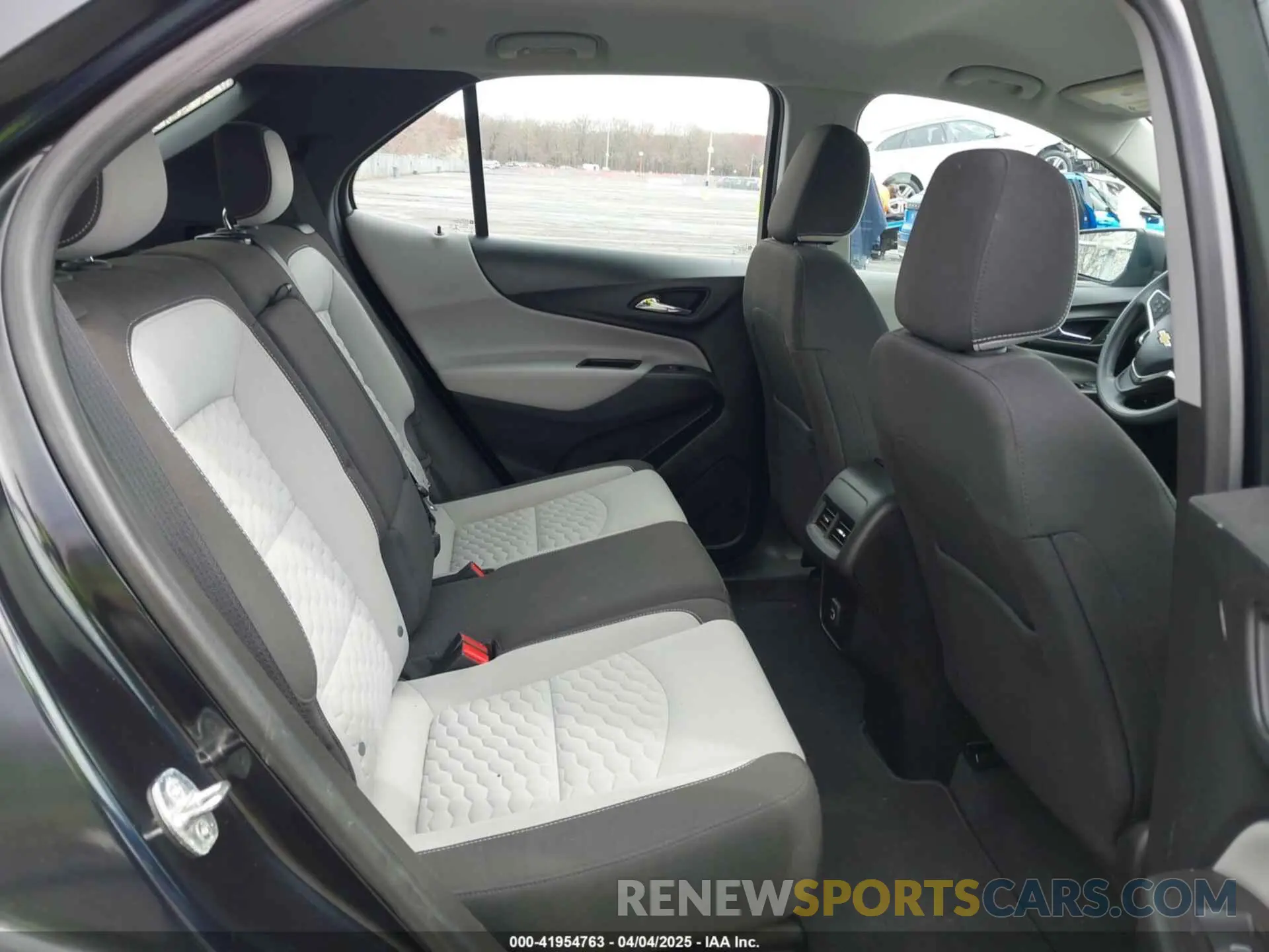 8 Photograph of a damaged car 2GNAX5EV7L6207540 CHEVROLET EQUINOX 2020