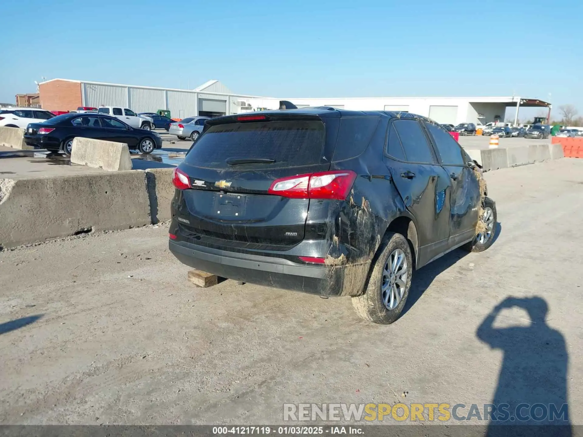 4 Photograph of a damaged car 2GNAX5EV9L6143114 CHEVROLET EQUINOX 2020