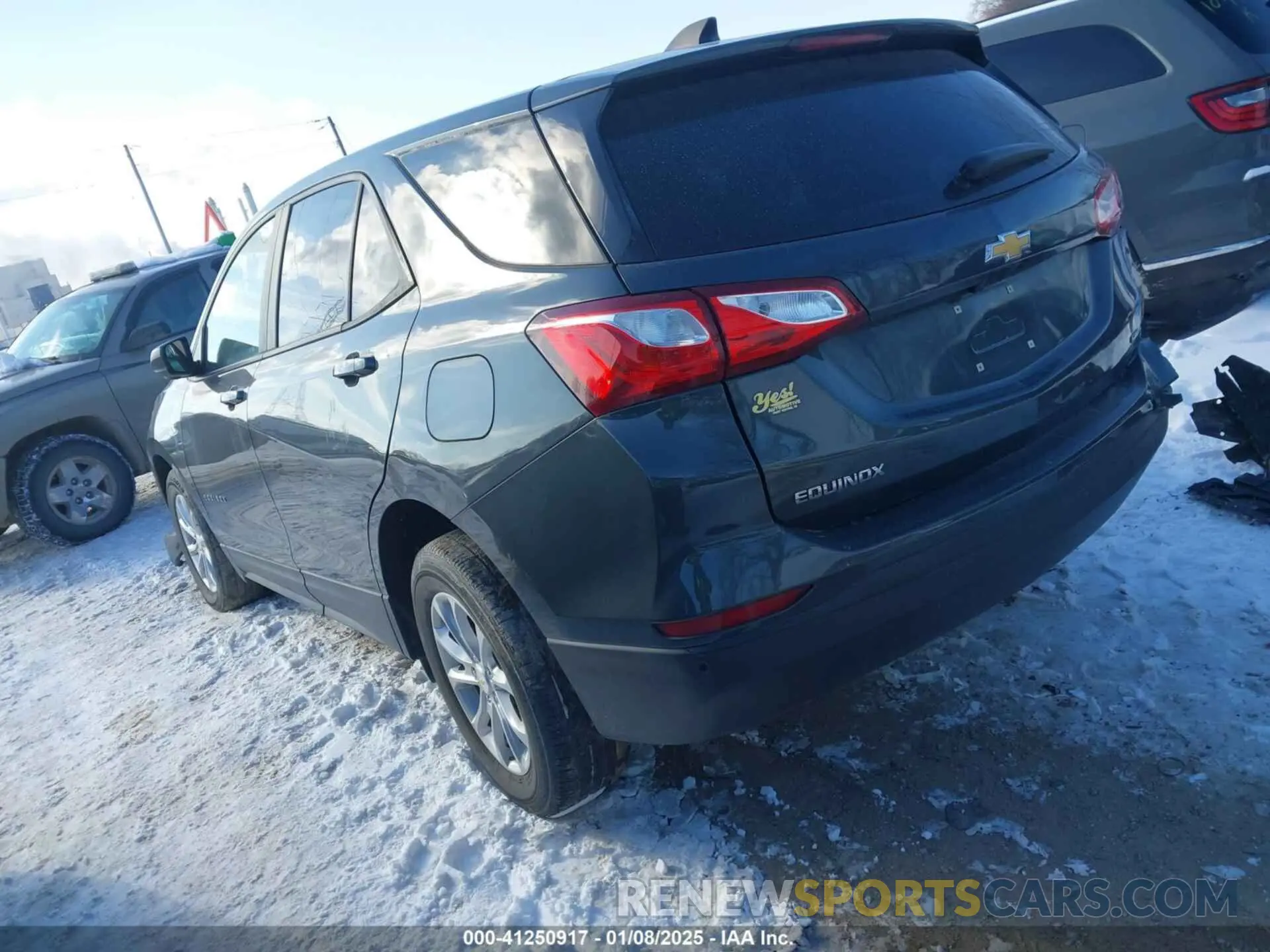 3 Photograph of a damaged car 2GNAX5EVXL6246753 CHEVROLET EQUINOX 2020
