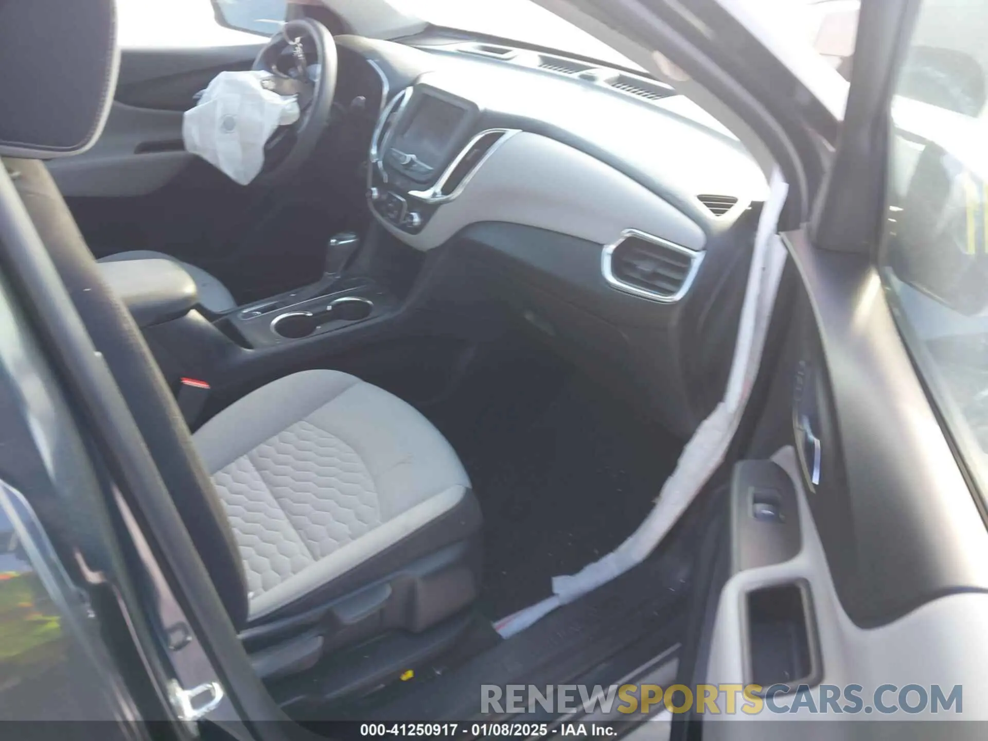 5 Photograph of a damaged car 2GNAX5EVXL6246753 CHEVROLET EQUINOX 2020