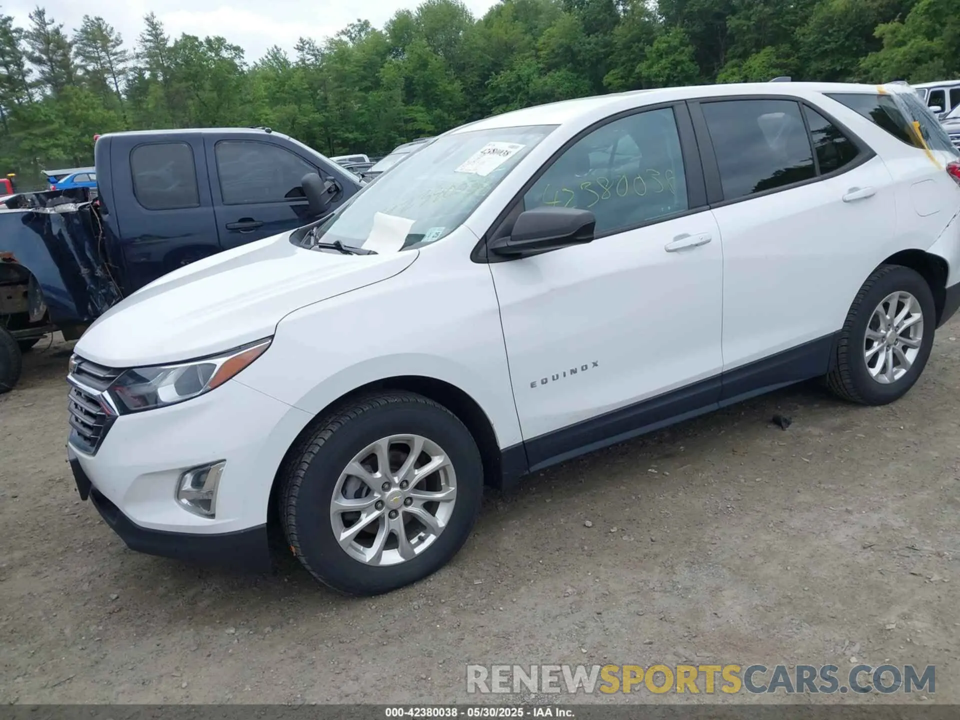 2 Photograph of a damaged car 2GNAXFEV0L6204663 CHEVROLET EQUINOX 2020