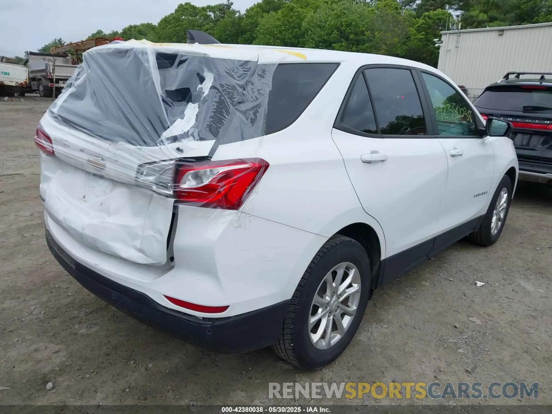 4 Photograph of a damaged car 2GNAXFEV0L6204663 CHEVROLET EQUINOX 2020