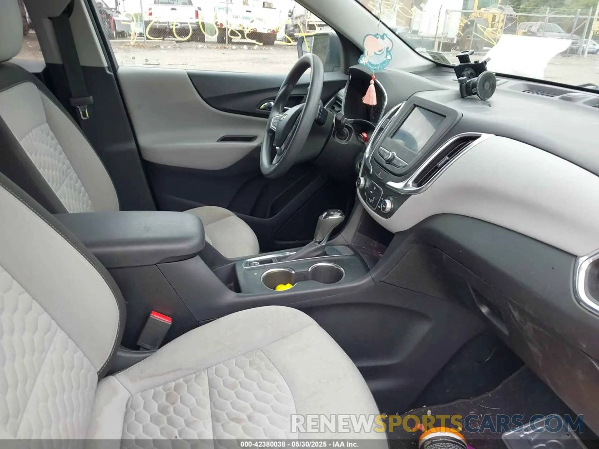 5 Photograph of a damaged car 2GNAXFEV0L6204663 CHEVROLET EQUINOX 2020
