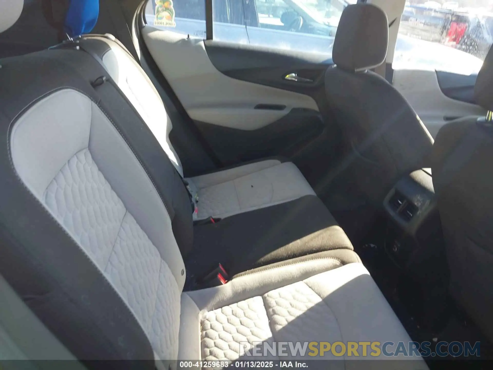 8 Photograph of a damaged car 2GNAXFEV1L6141055 CHEVROLET EQUINOX 2020