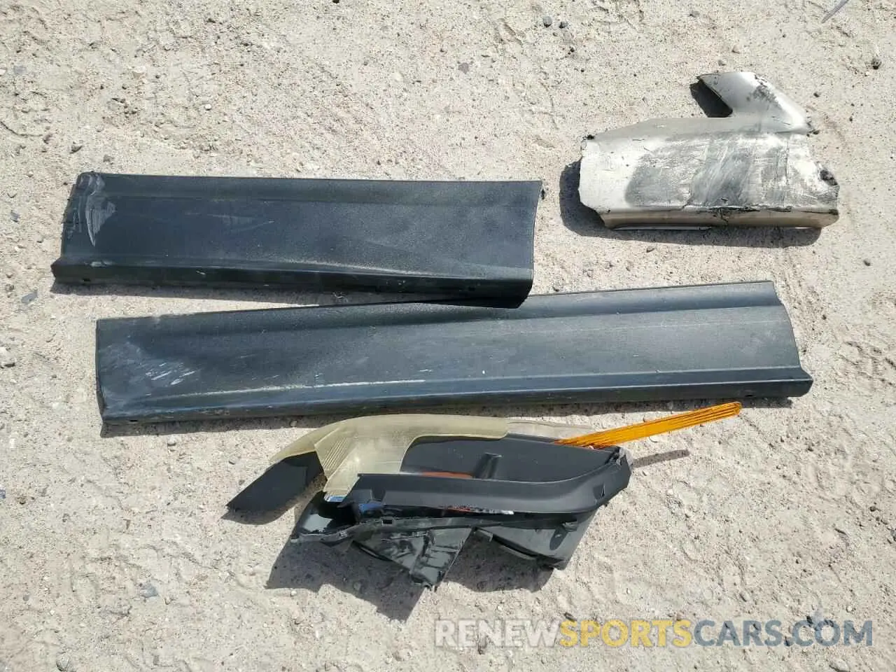13 Photograph of a damaged car 2GNAXFEV2L6157443 CHEVROLET EQUINOX 2020