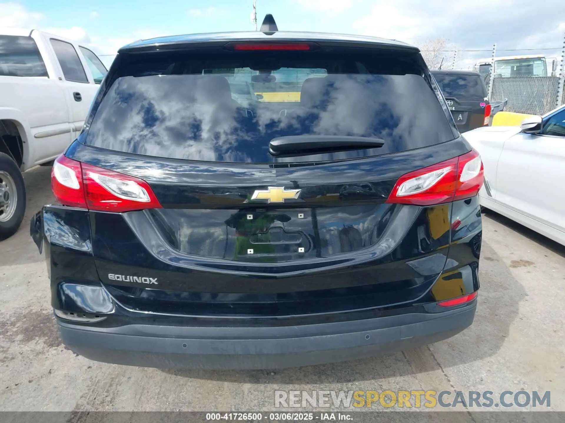 17 Photograph of a damaged car 2GNAXFEV6L6262079 CHEVROLET EQUINOX 2020