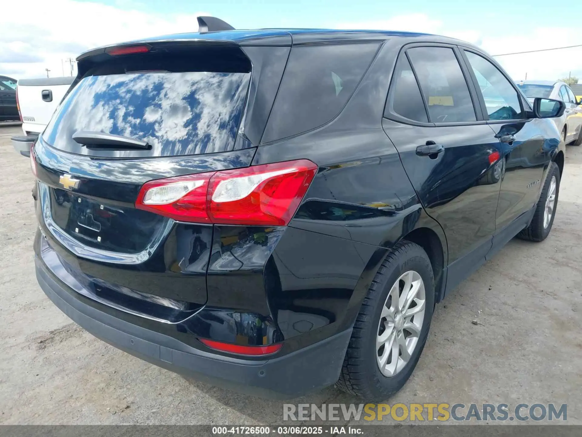4 Photograph of a damaged car 2GNAXFEV6L6262079 CHEVROLET EQUINOX 2020