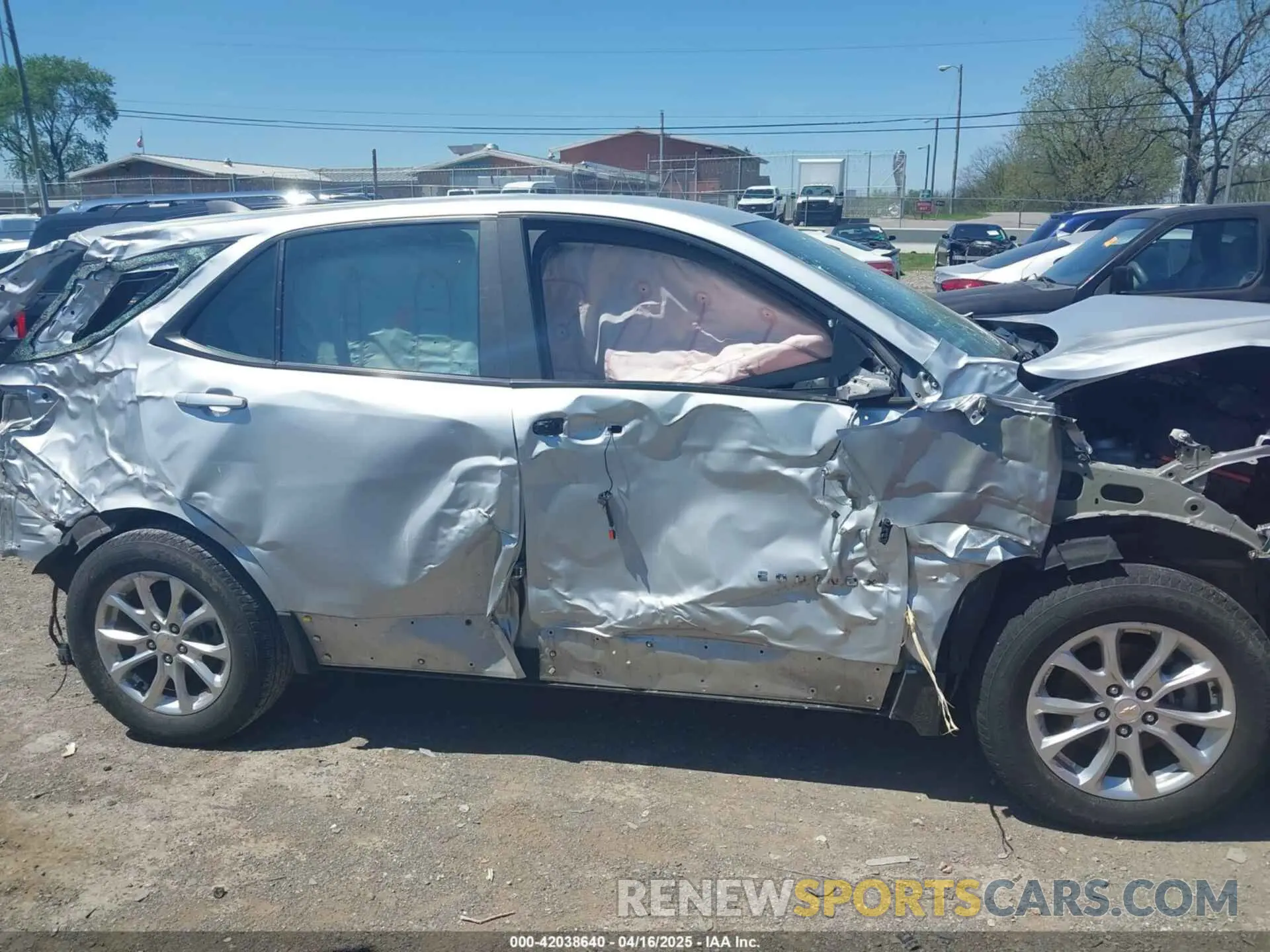 17 Photograph of a damaged car 2GNAXFEV9L6182260 CHEVROLET EQUINOX 2020