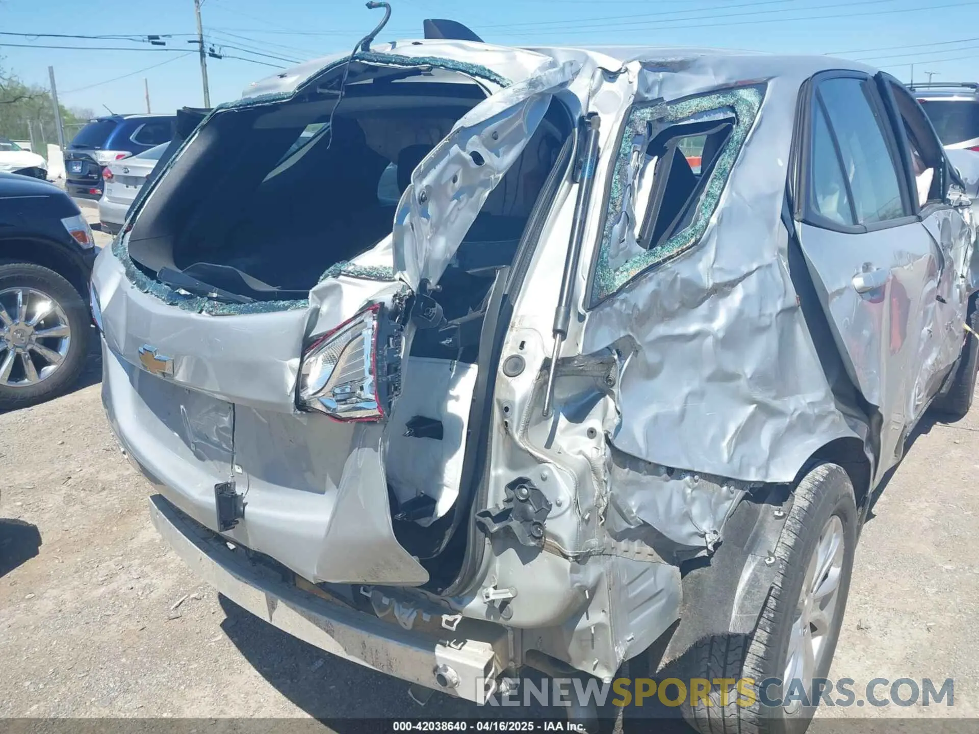 19 Photograph of a damaged car 2GNAXFEV9L6182260 CHEVROLET EQUINOX 2020