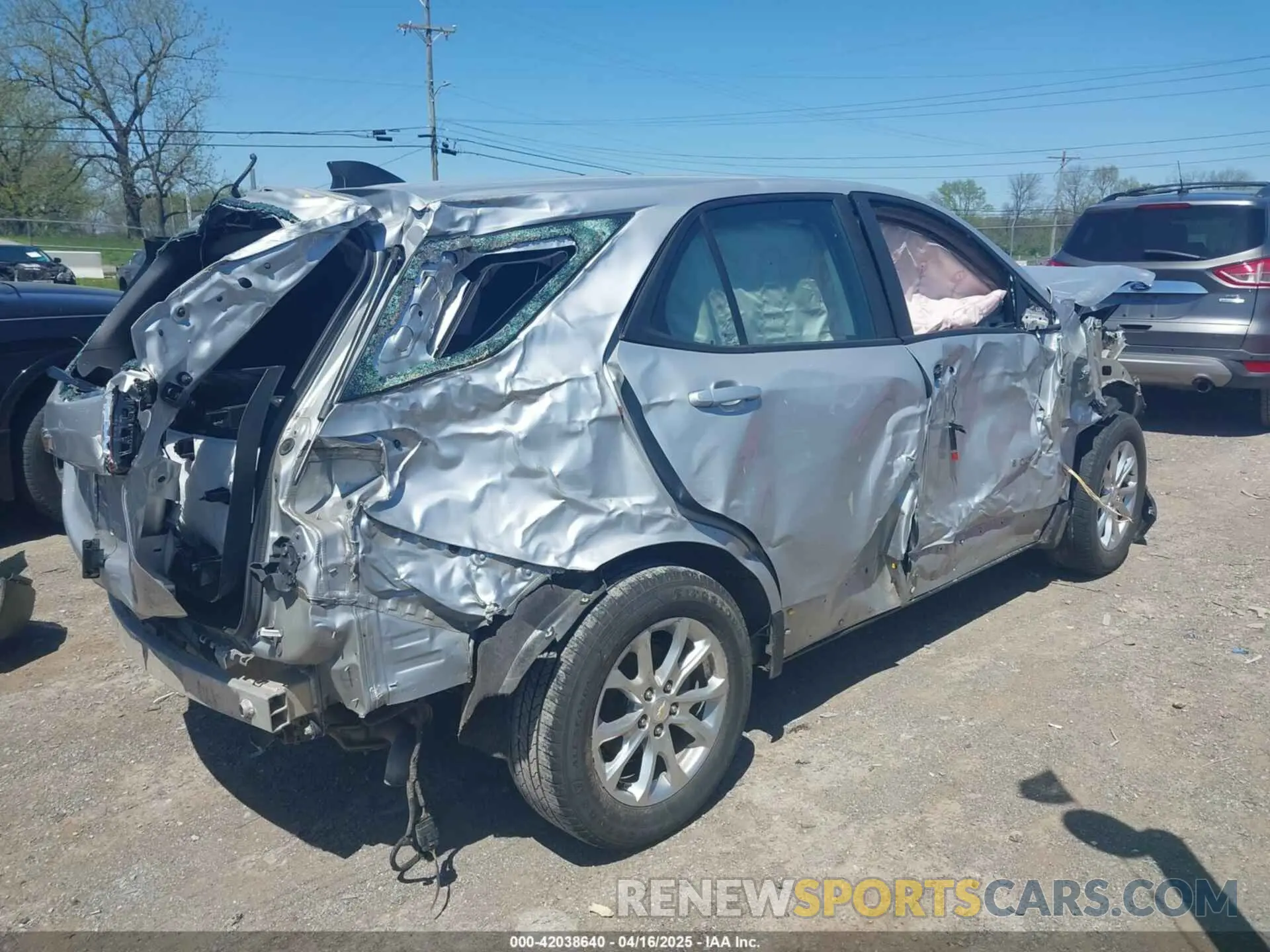 4 Photograph of a damaged car 2GNAXFEV9L6182260 CHEVROLET EQUINOX 2020