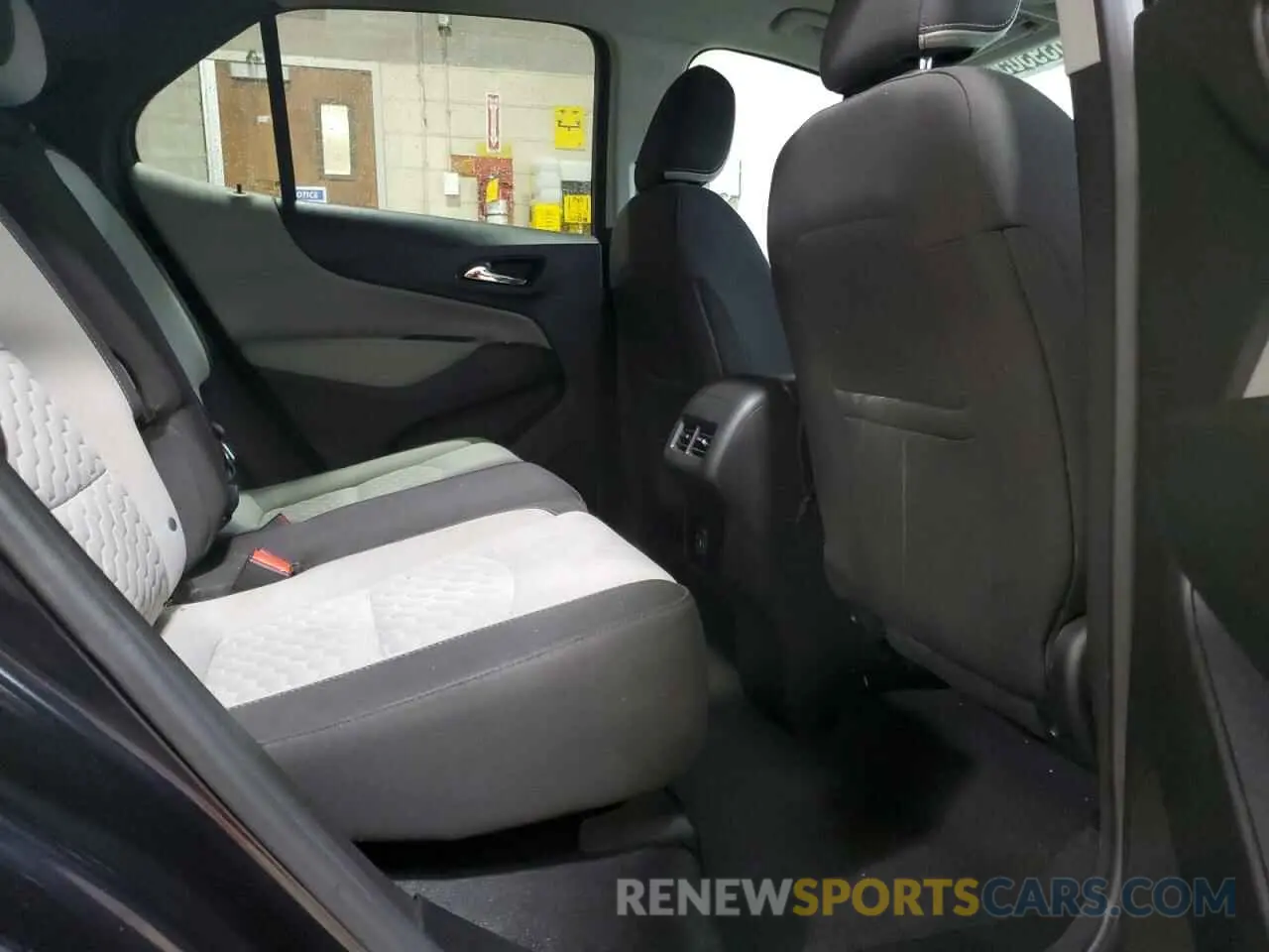 10 Photograph of a damaged car 2GNAXHEV0L6112948 CHEVROLET EQUINOX 2020