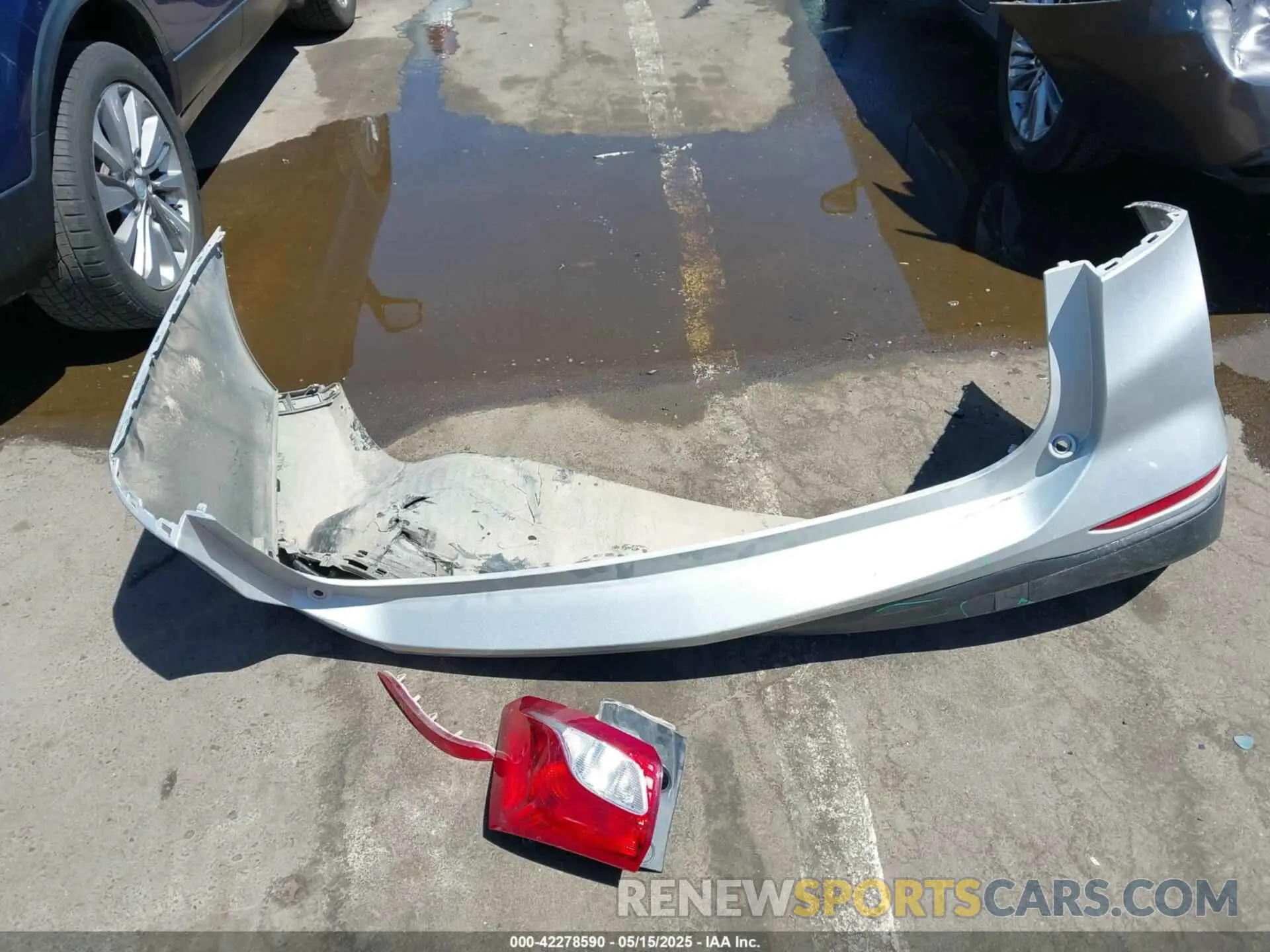 12 Photograph of a damaged car 2GNAXHEV0L6126395 CHEVROLET EQUINOX 2020