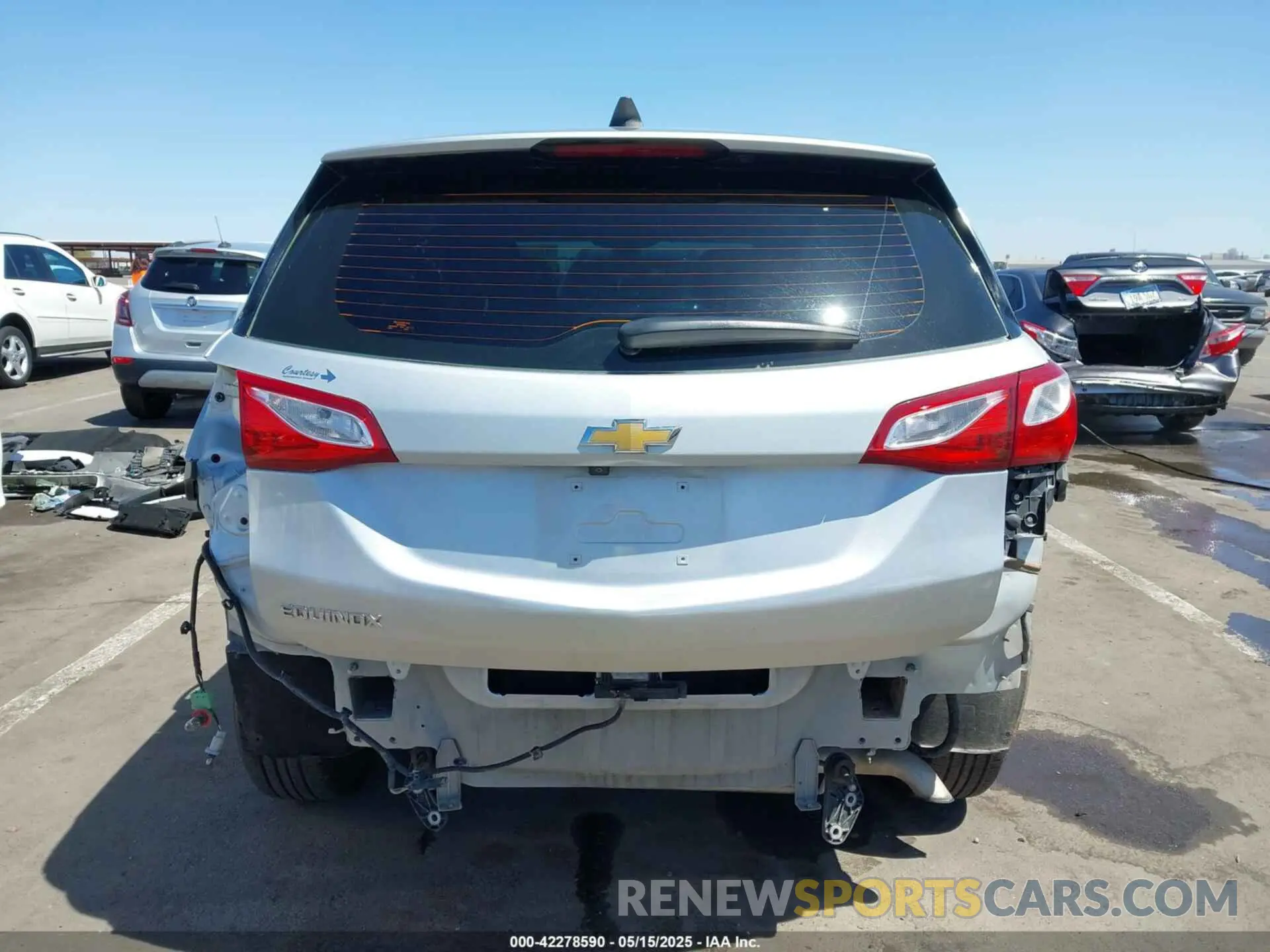 17 Photograph of a damaged car 2GNAXHEV0L6126395 CHEVROLET EQUINOX 2020