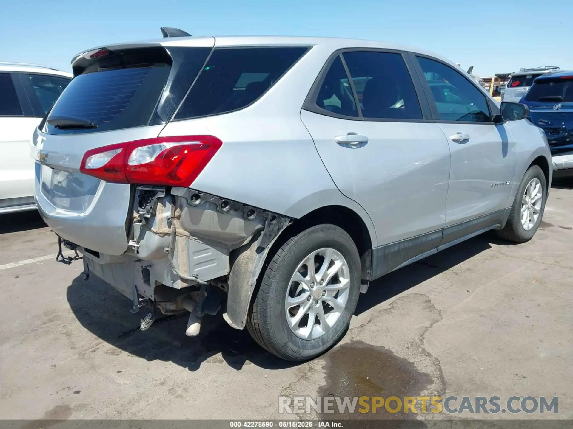 4 Photograph of a damaged car 2GNAXHEV0L6126395 CHEVROLET EQUINOX 2020