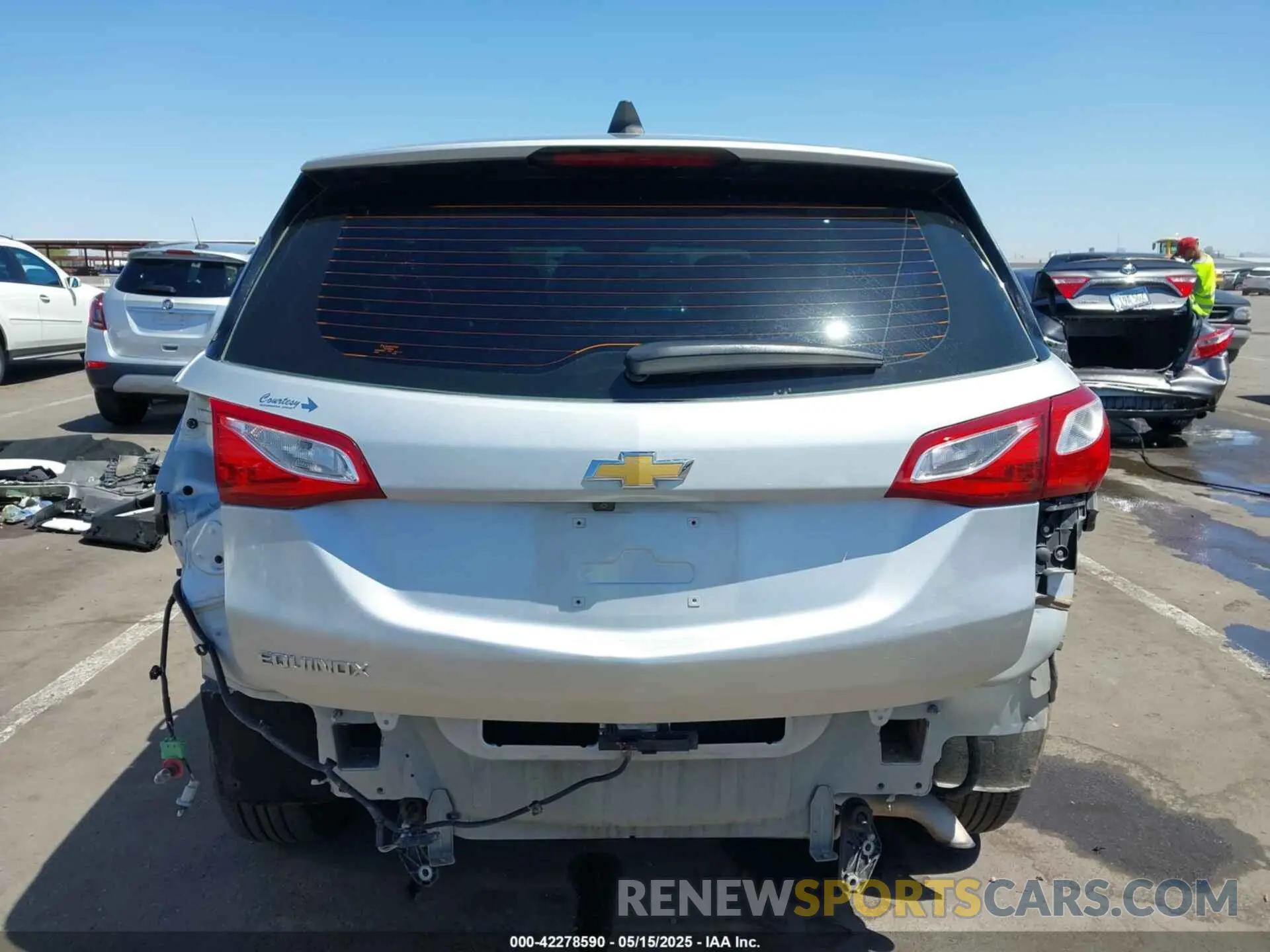 6 Photograph of a damaged car 2GNAXHEV0L6126395 CHEVROLET EQUINOX 2020