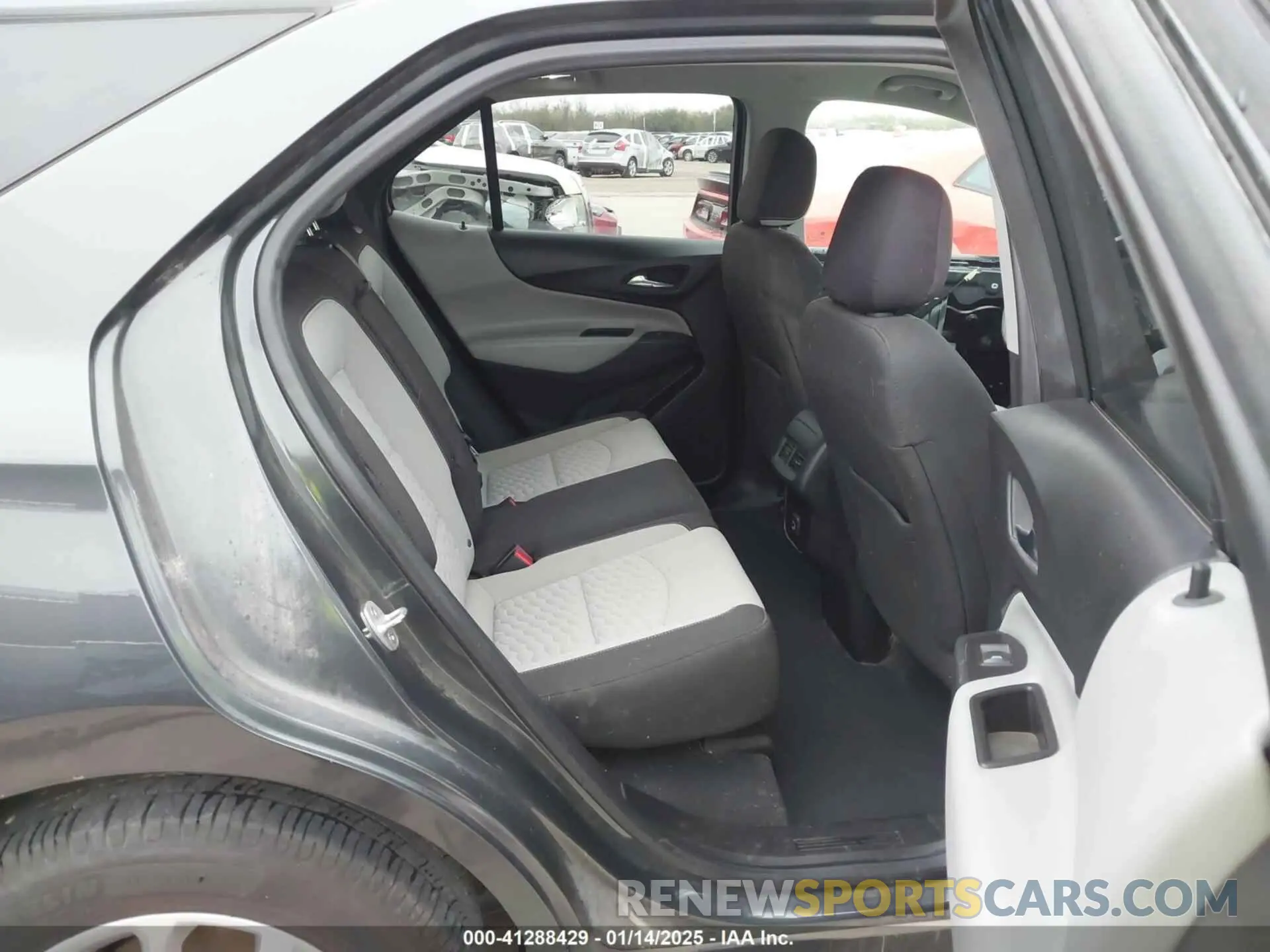 8 Photograph of a damaged car 2GNAXHEV0L6166993 CHEVROLET EQUINOX 2020