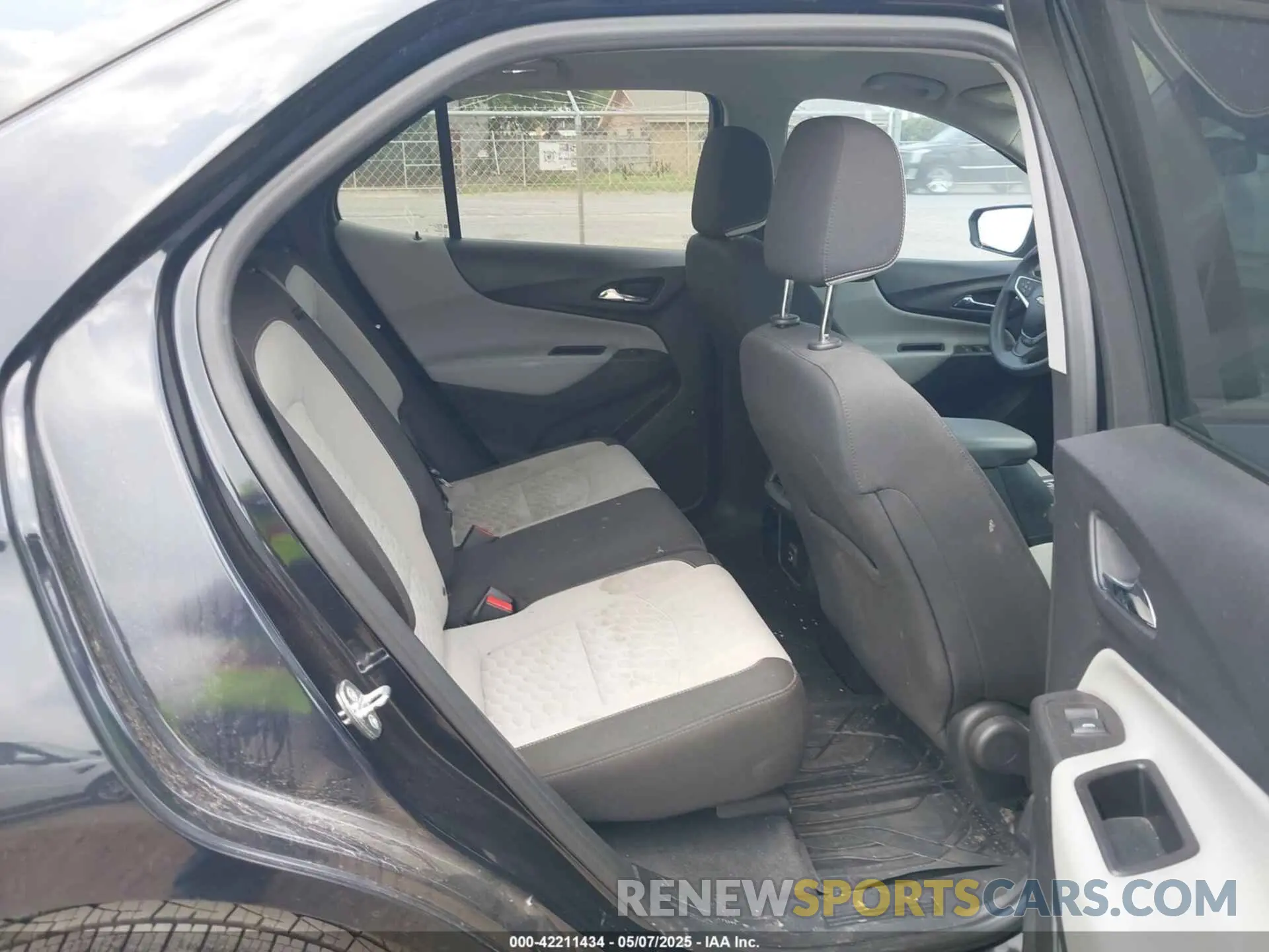 8 Photograph of a damaged car 2GNAXHEV0L6203458 CHEVROLET EQUINOX 2020
