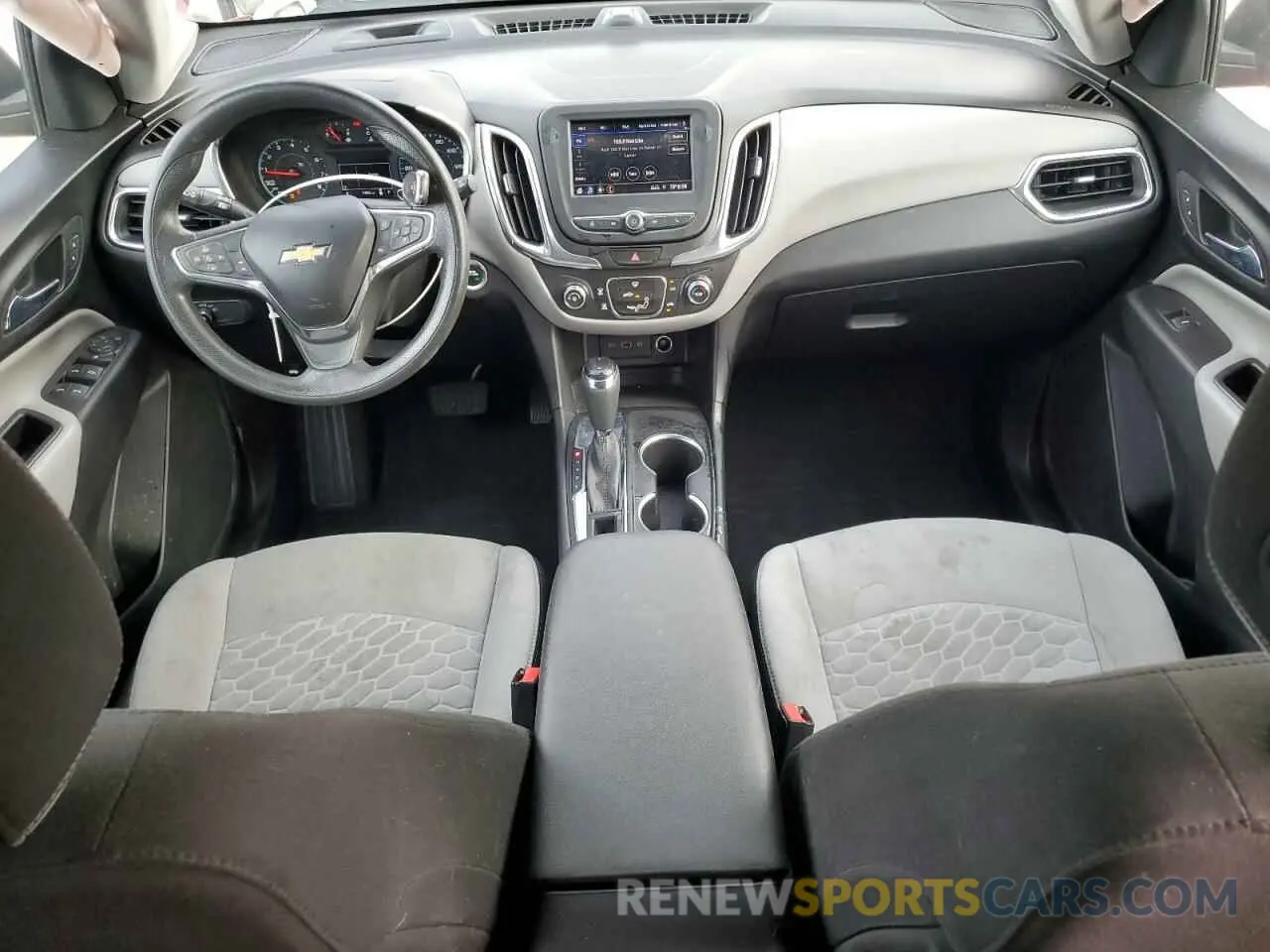 8 Photograph of a damaged car 2GNAXHEV0L6261439 CHEVROLET EQUINOX 2020