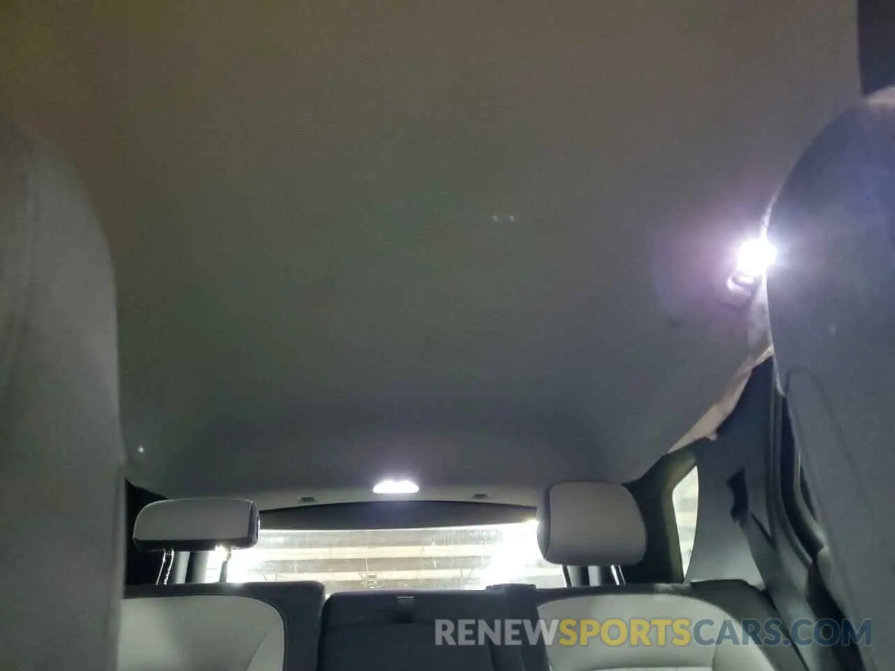 10 Photograph of a damaged car 2GNAXHEV1L6133761 CHEVROLET EQUINOX 2020