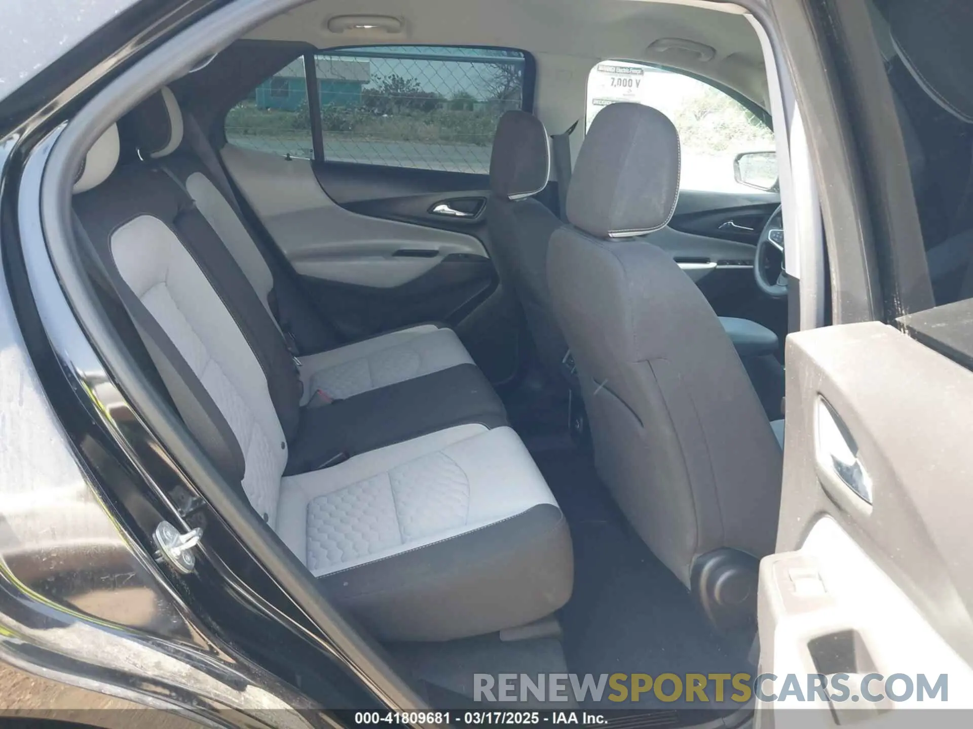 8 Photograph of a damaged car 2GNAXHEV1L6158532 CHEVROLET EQUINOX 2020