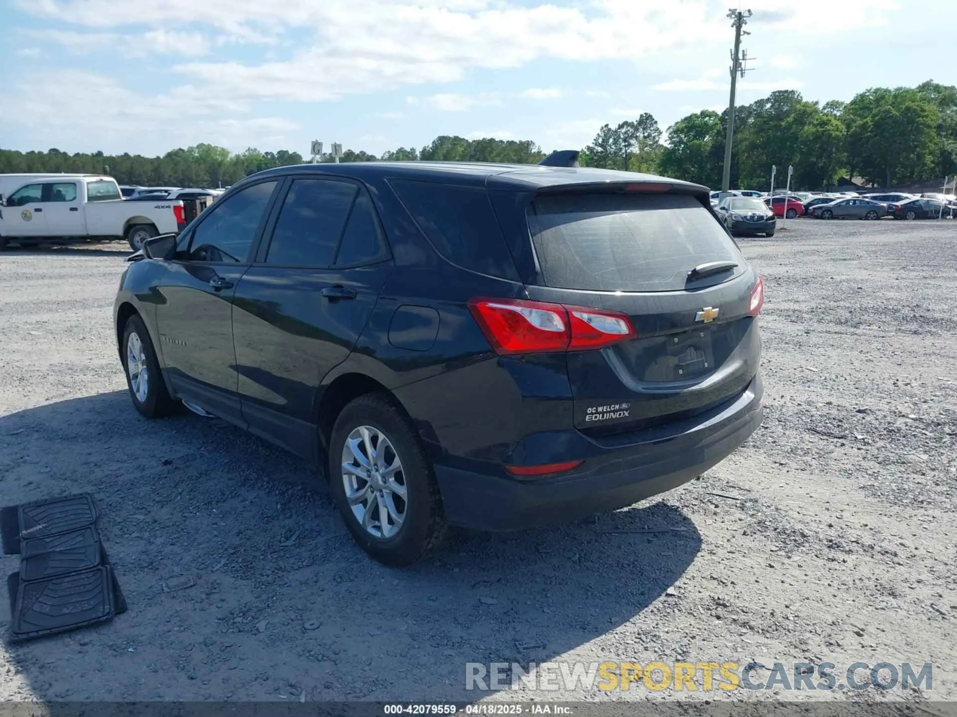 3 Photograph of a damaged car 2GNAXHEV1L6188288 CHEVROLET EQUINOX 2020