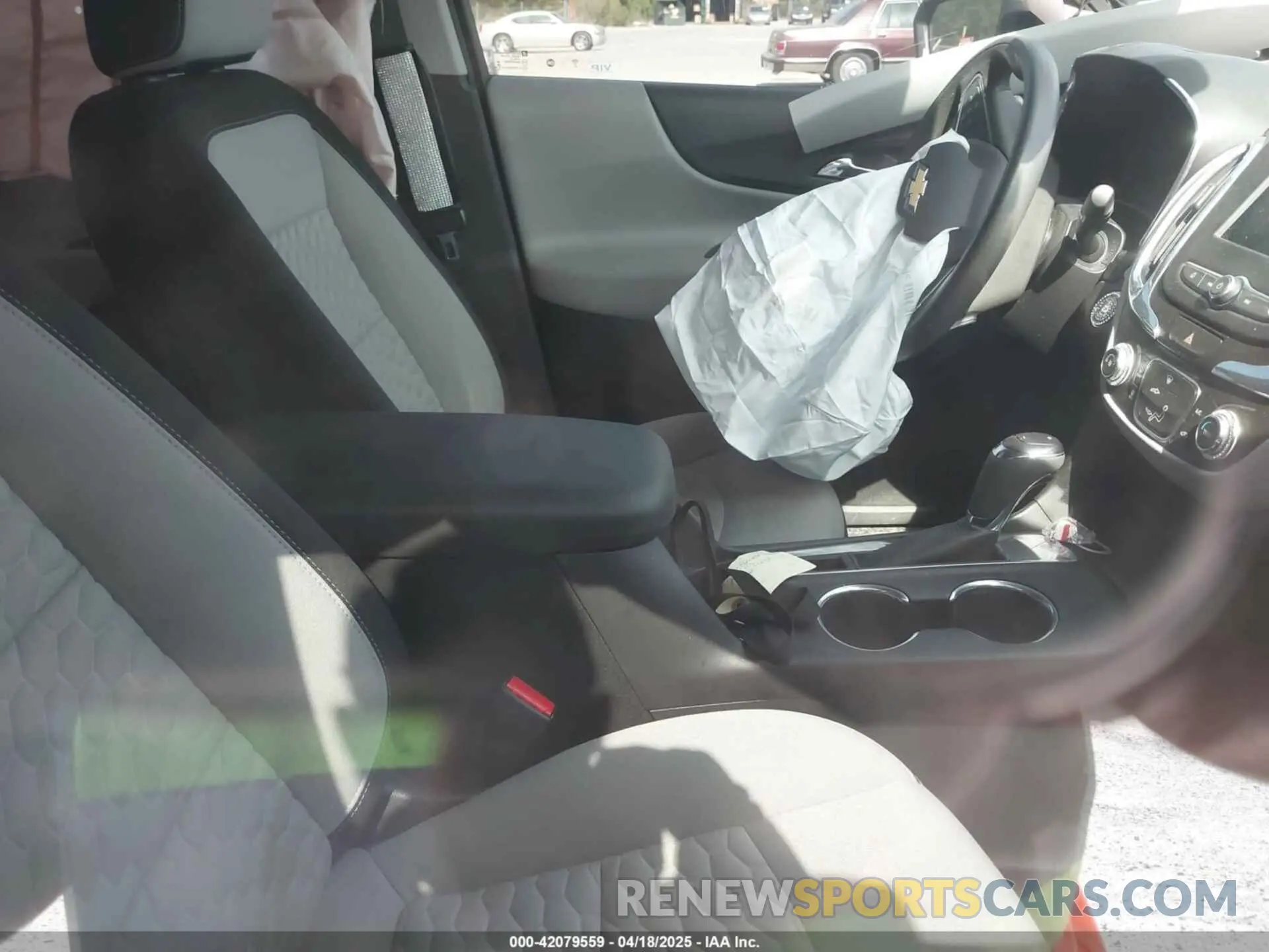 5 Photograph of a damaged car 2GNAXHEV1L6188288 CHEVROLET EQUINOX 2020