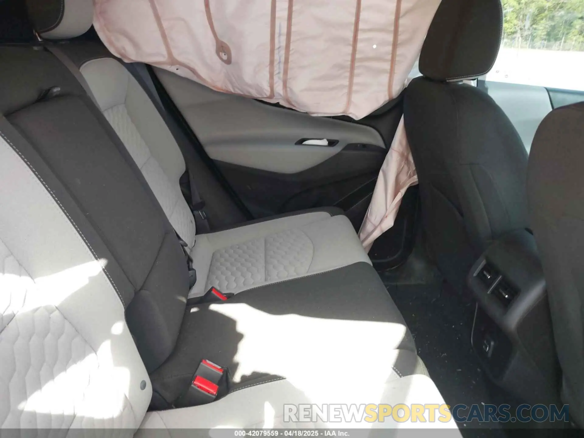 8 Photograph of a damaged car 2GNAXHEV1L6188288 CHEVROLET EQUINOX 2020