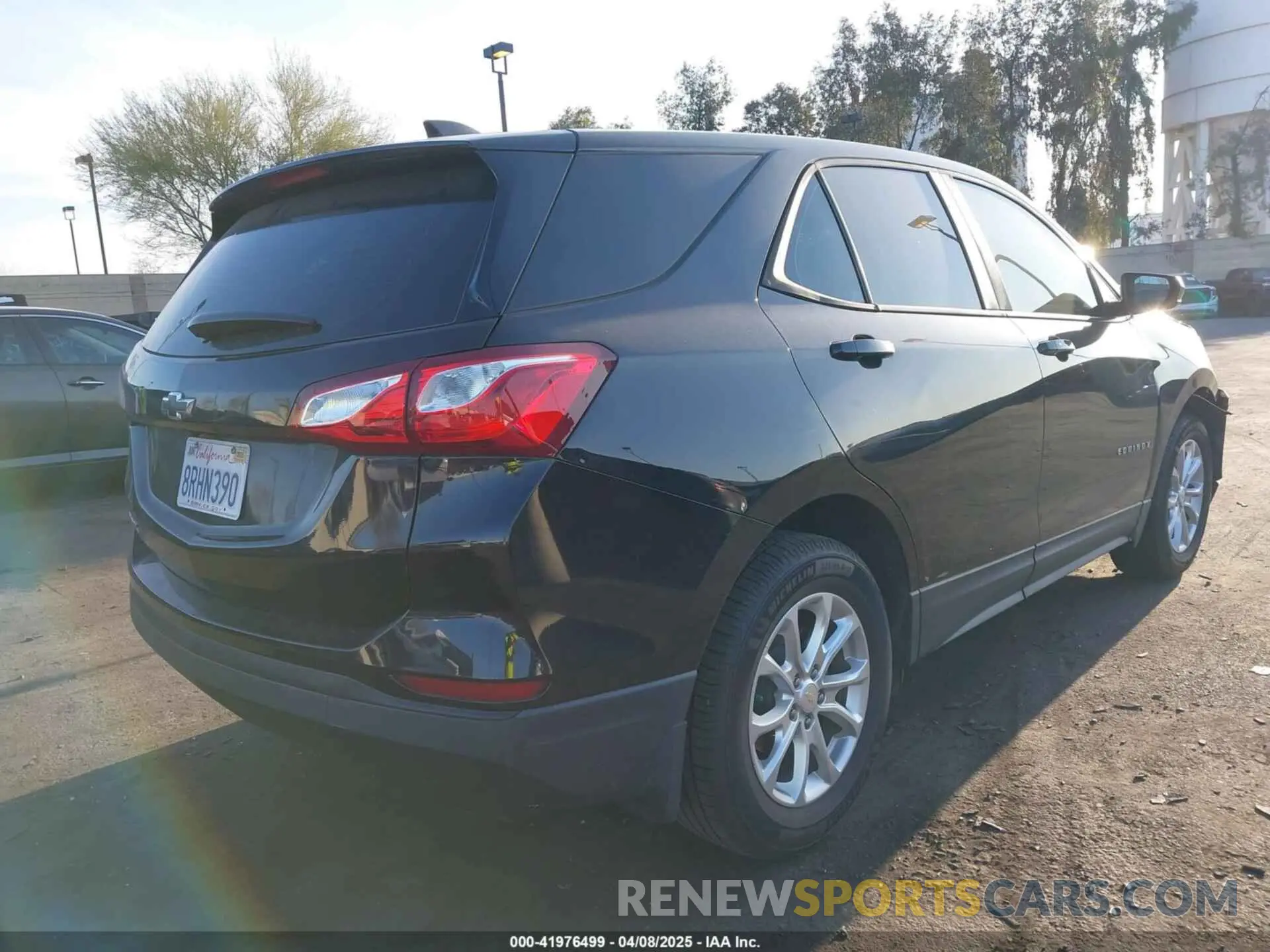 4 Photograph of a damaged car 2GNAXHEV1L6237036 CHEVROLET EQUINOX 2020