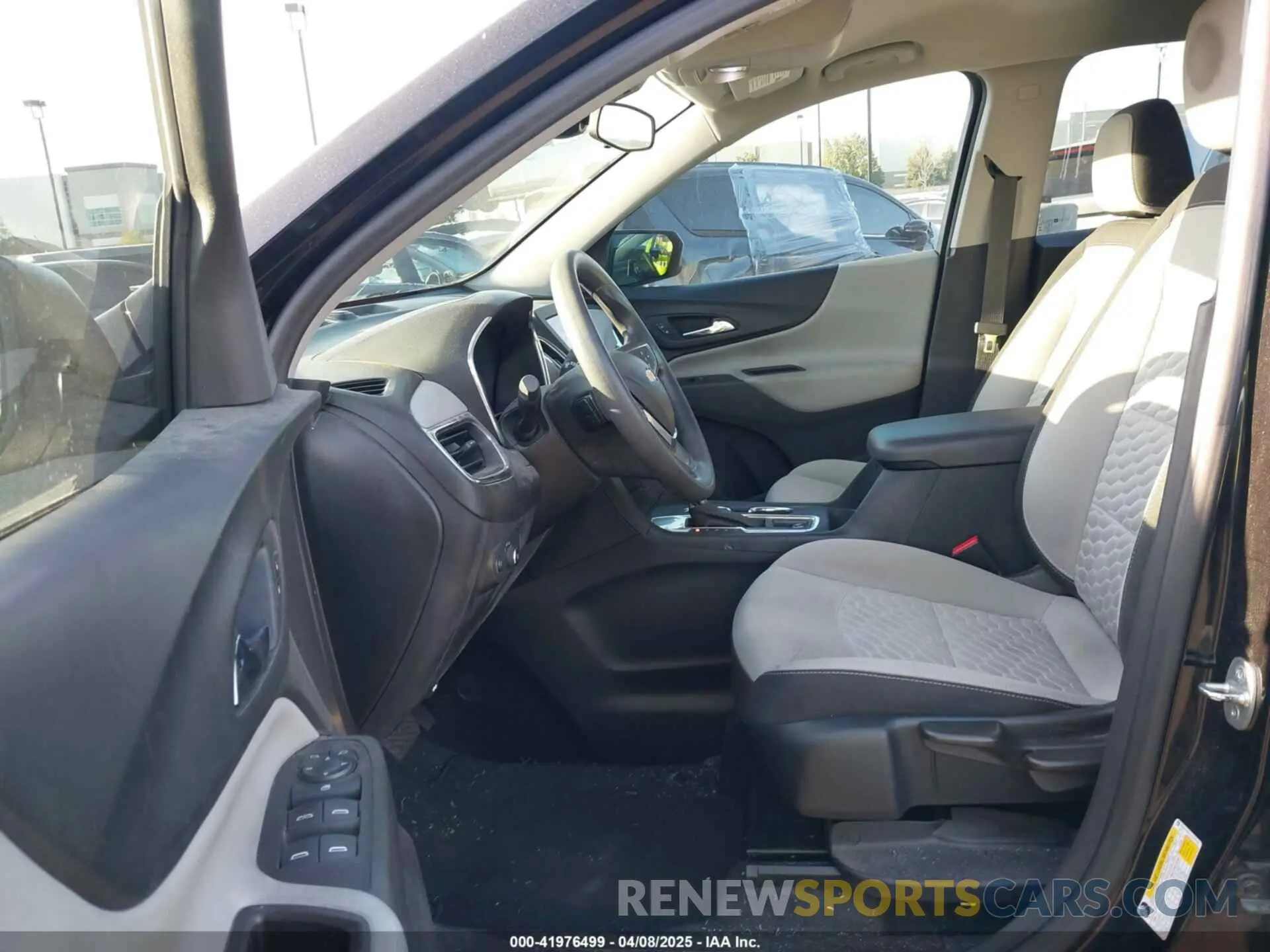 5 Photograph of a damaged car 2GNAXHEV1L6237036 CHEVROLET EQUINOX 2020
